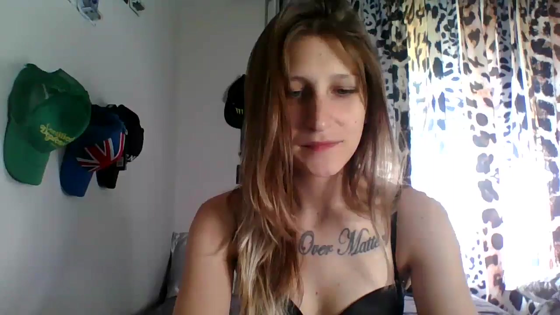 Gallery image thumbnail from Kezzlovesyou's myfreecams stream on, 12/08/2024, 19:45 image 5 of 20