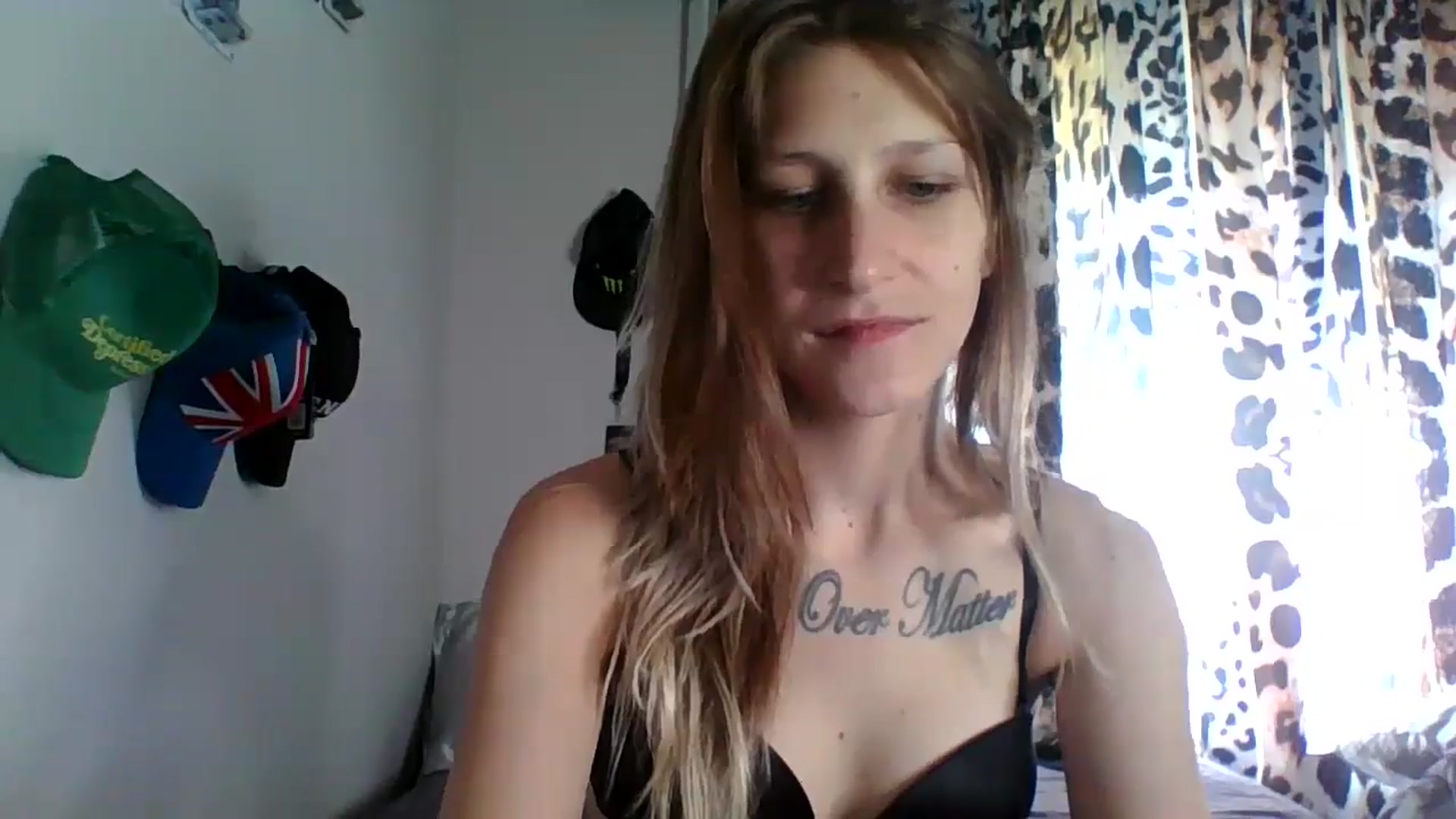 Gallery image thumbnail from Kezzlovesyou's myfreecams stream on, 12/08/2024, 19:45 image 4 of 20