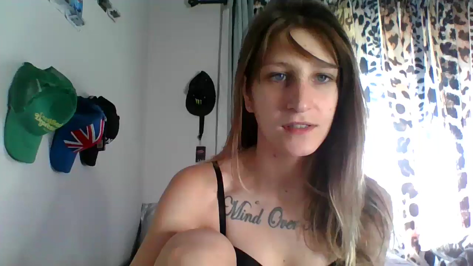 Gallery image thumbnail from Kezzlovesyou's myfreecams stream on, 12/08/2024, 19:45 image 2 of 20