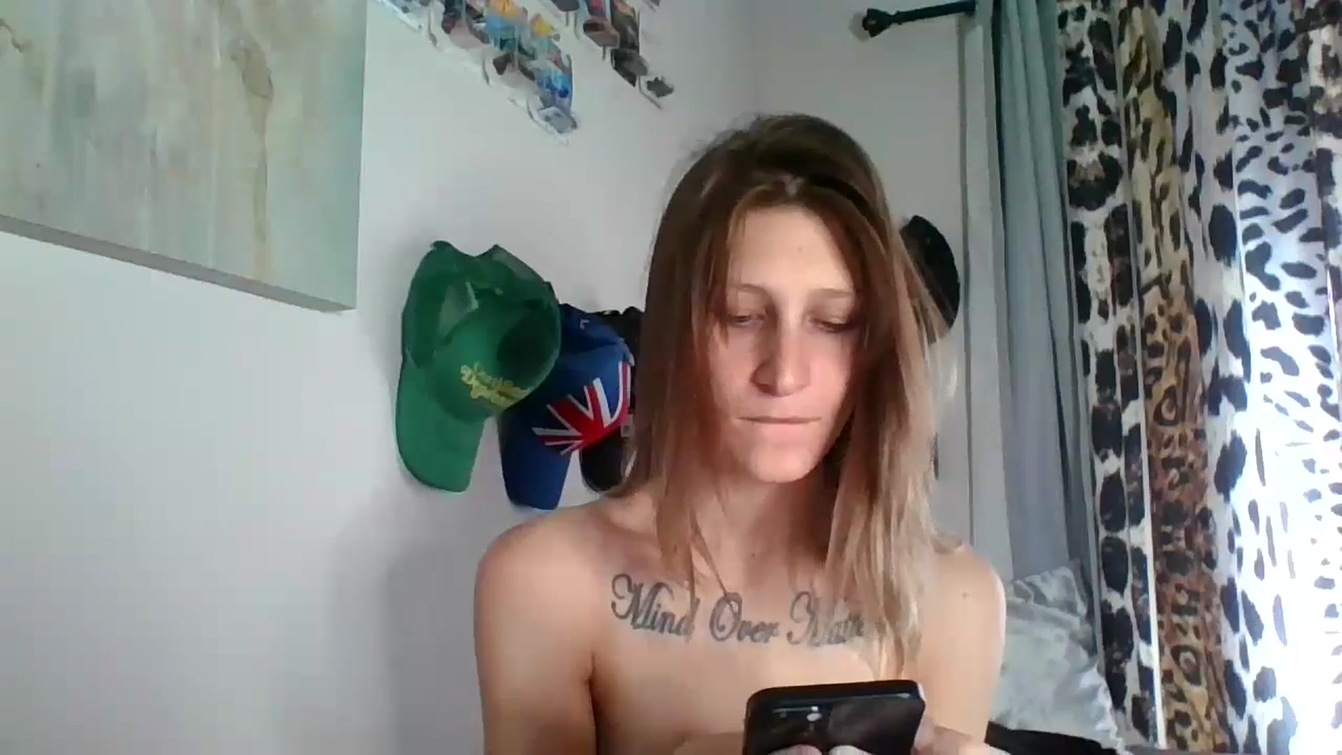 Gallery image thumbnail from Kezzlovesyou's myfreecams stream on, 12/08/2024, 19:45 image 13 of 20
