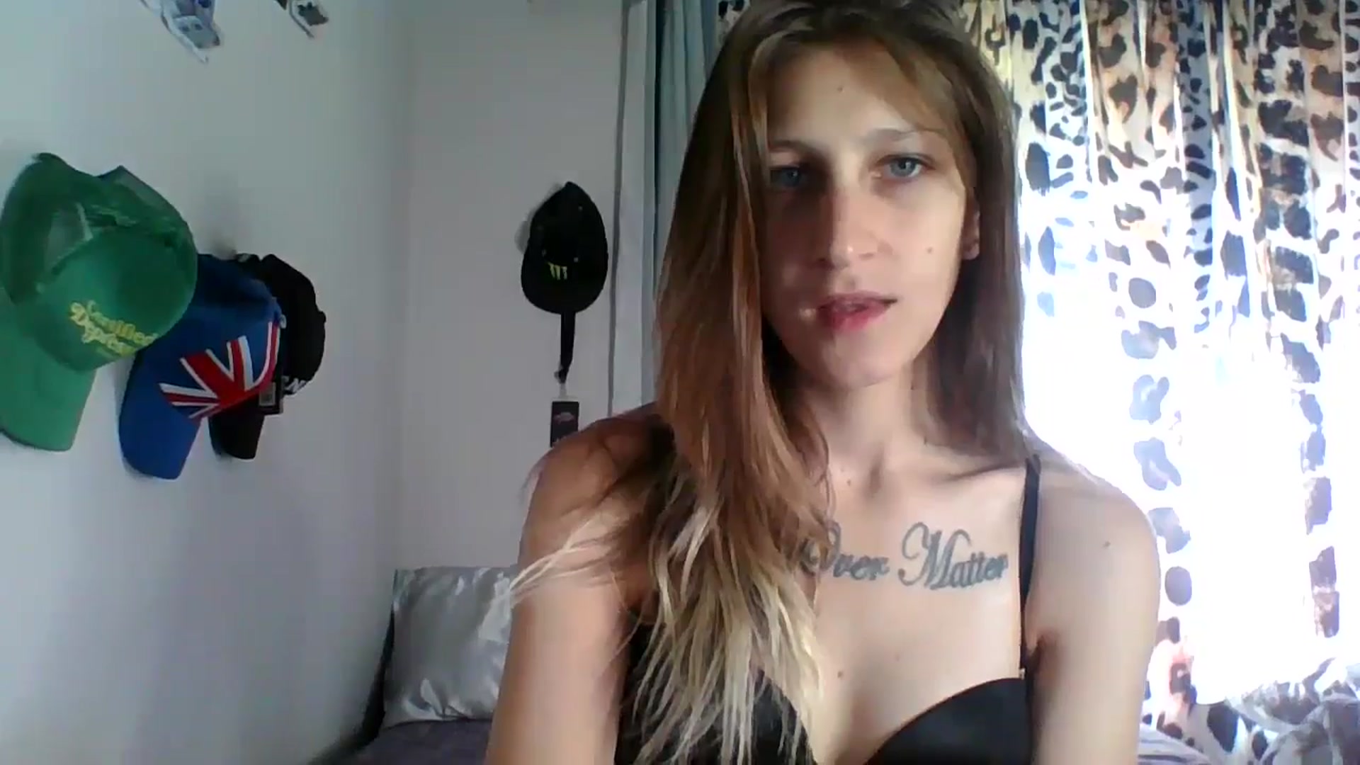 Gallery image thumbnail from Kezzlovesyou's myfreecams stream on, 12/08/2024, 19:45 image 6 of 20