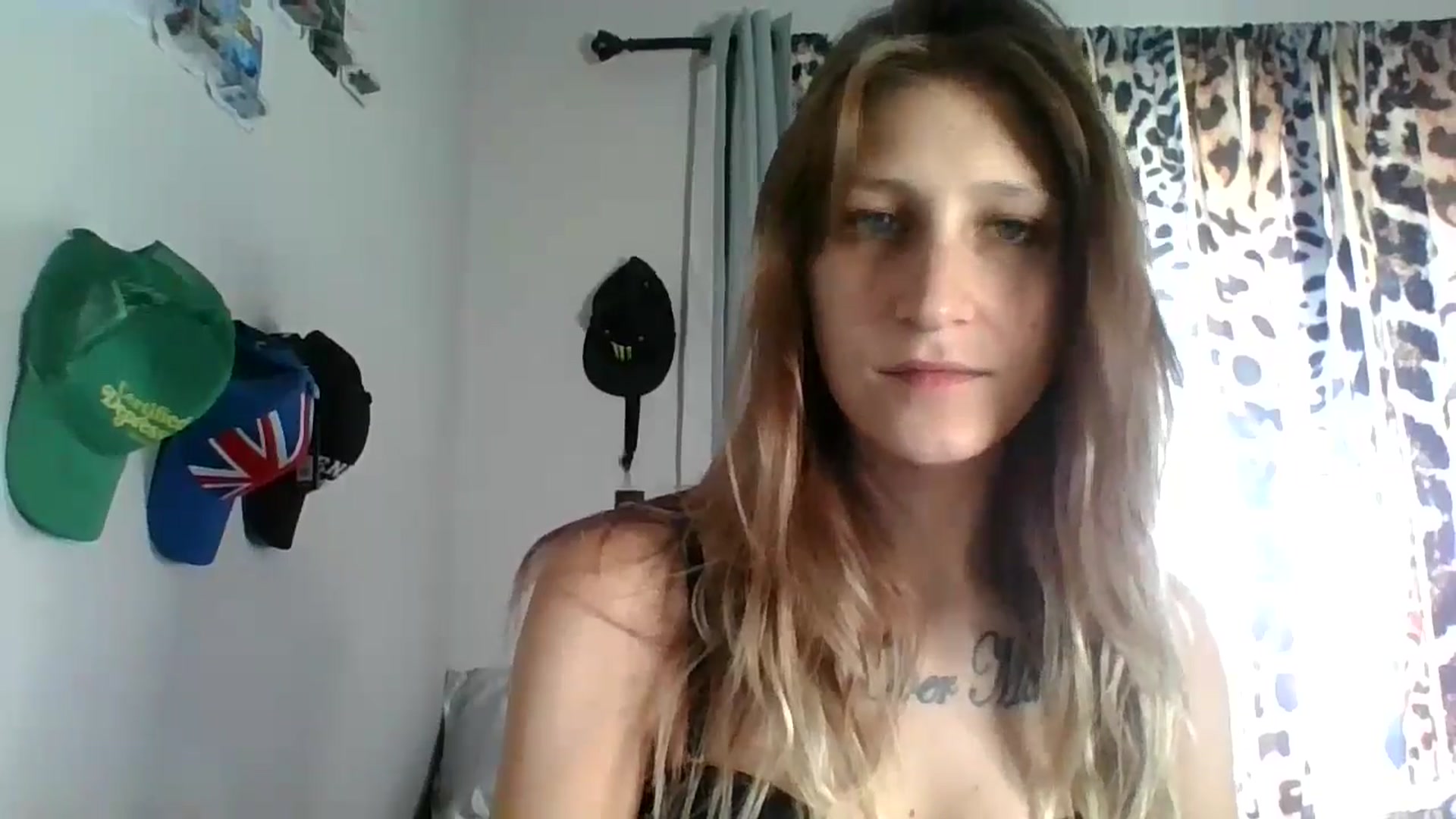 Gallery image thumbnail from Kezzlovesyou's myfreecams stream on, 12/08/2024, 19:45 image 9 of 20
