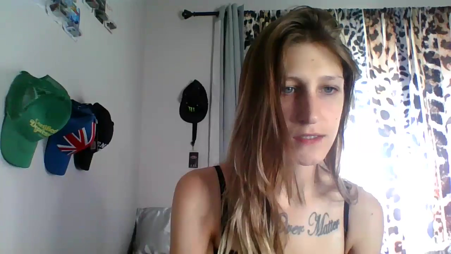 Gallery image thumbnail from Kezzlovesyou's myfreecams stream on, 12/08/2024, 19:45 image 10 of 20