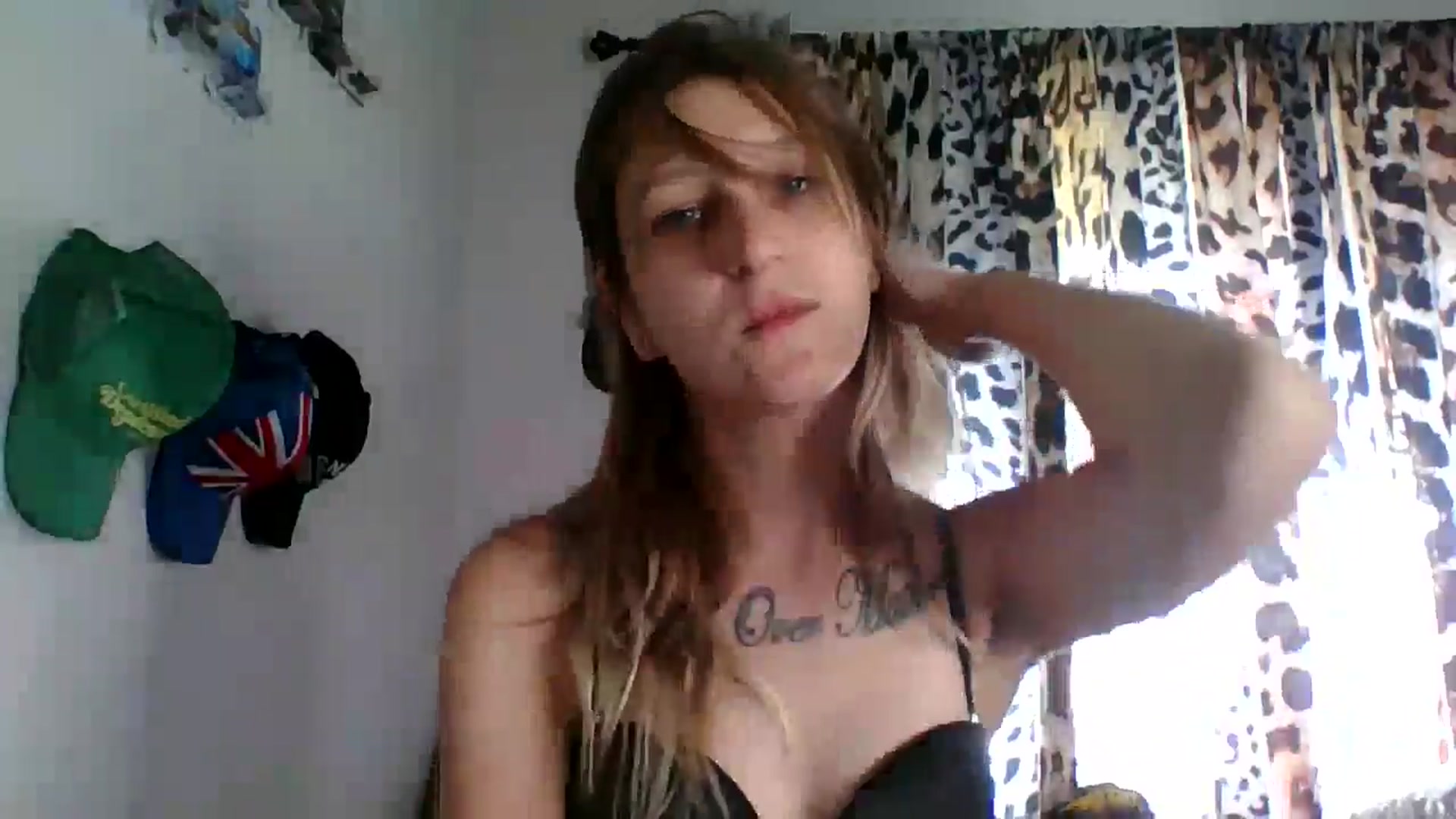 Gallery image thumbnail from Kezzlovesyou's myfreecams stream on, 12/08/2024, 19:45 image 8 of 20