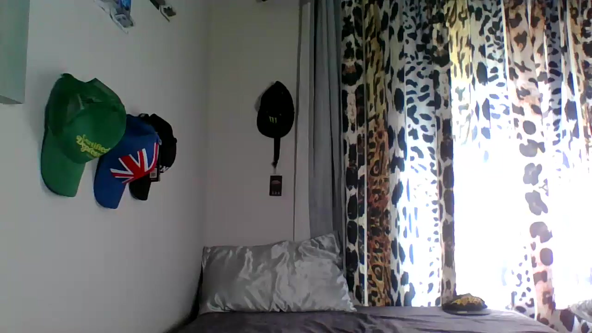 Gallery image thumbnail from Kezzlovesyou's myfreecams stream on, 12/08/2024, 19:45 image 1 of 20