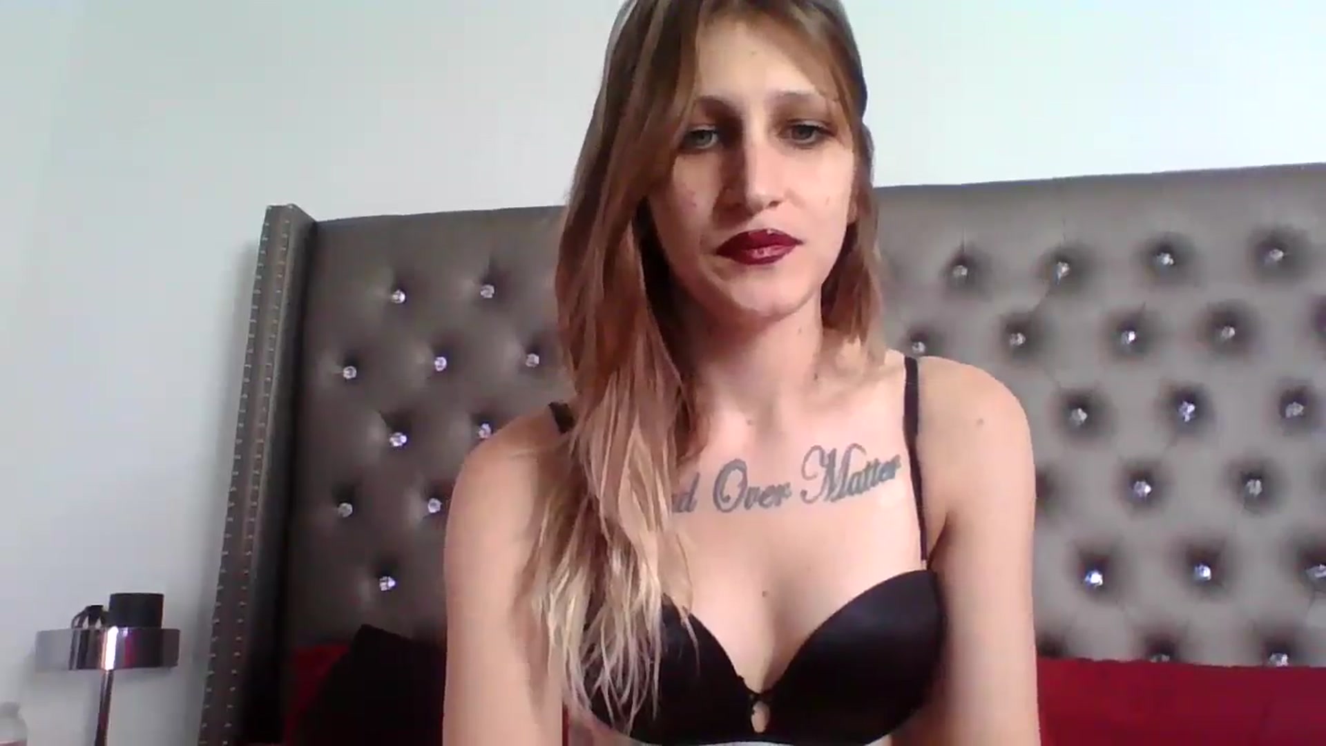 Gallery image thumbnail from Kezzlovesyou's myfreecams stream on, 12/17/2024, 19:28 image 6 of 20
