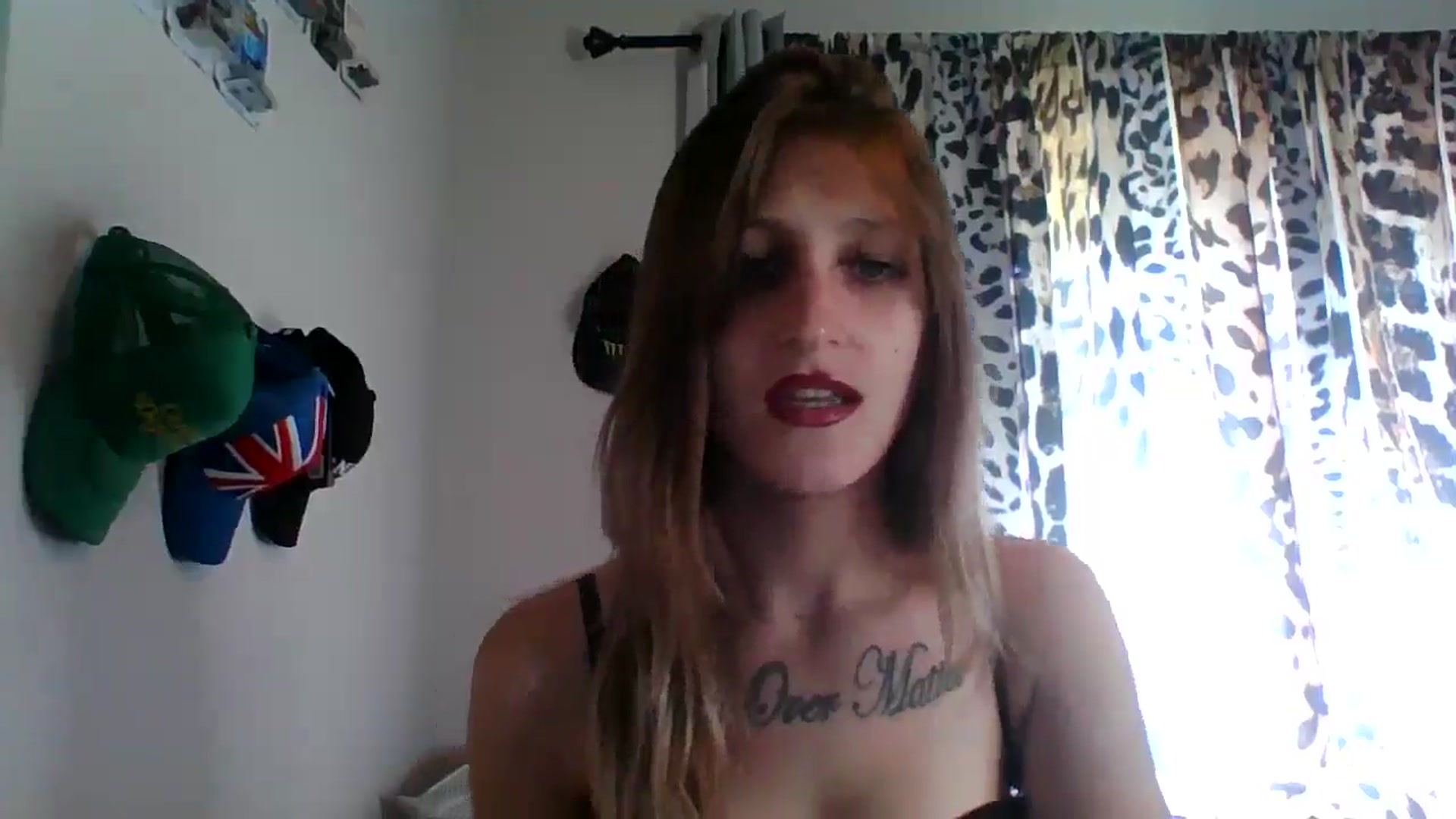 Gallery image thumbnail from Kezzlovesyou's myfreecams stream on, 12/22/2024, 19:48 image 19 of 20