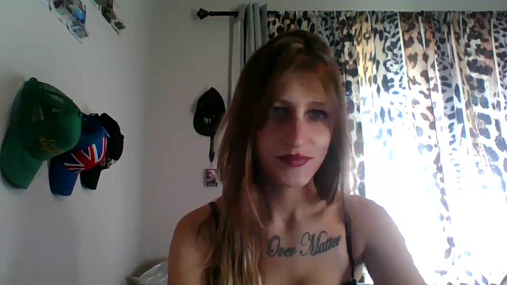 Gallery image thumbnail from Kezzlovesyou's myfreecams stream on, 12/22/2024, 19:48 image 17 of 20