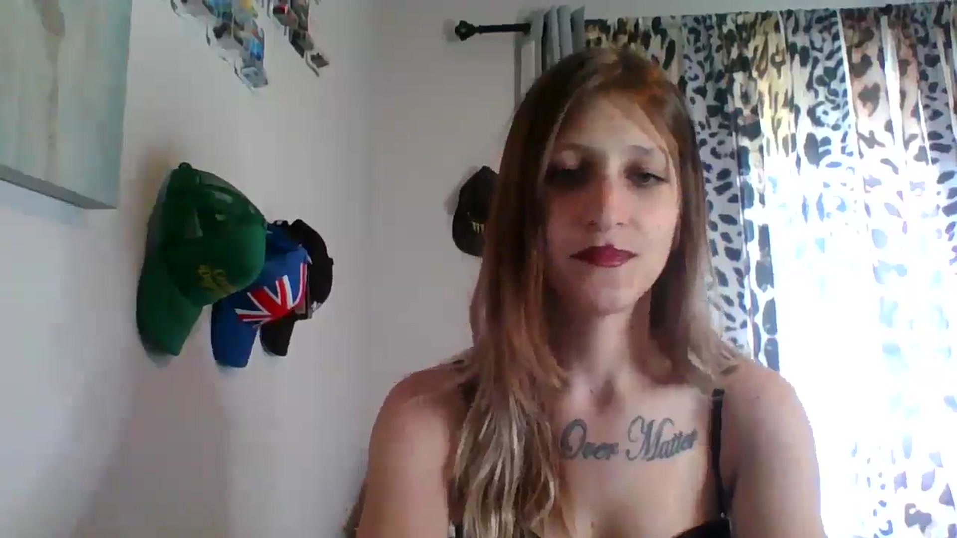 Gallery image thumbnail from Kezzlovesyou's myfreecams stream on, 12/22/2024, 19:48 image 2 of 20