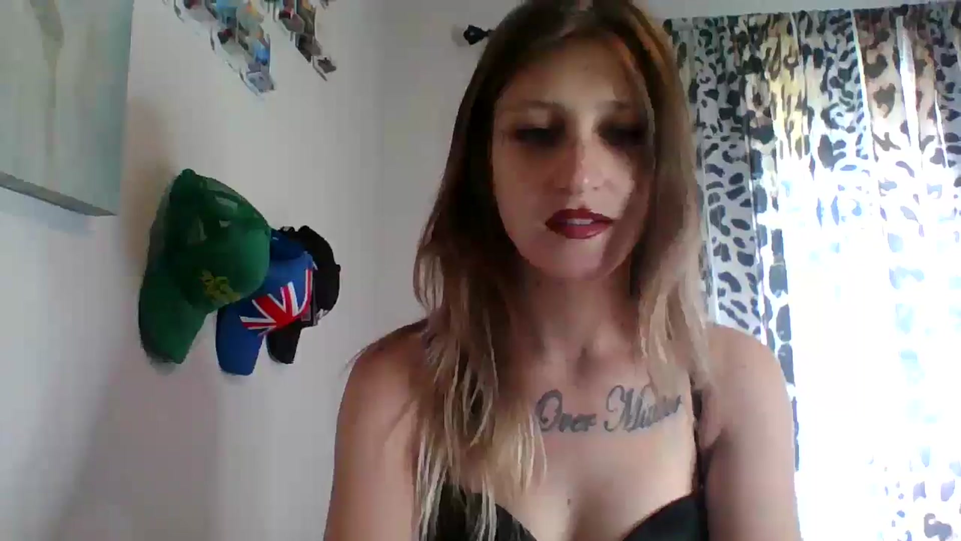 Gallery image thumbnail from Kezzlovesyou's myfreecams stream on, 12/22/2024, 19:48 image 3 of 20