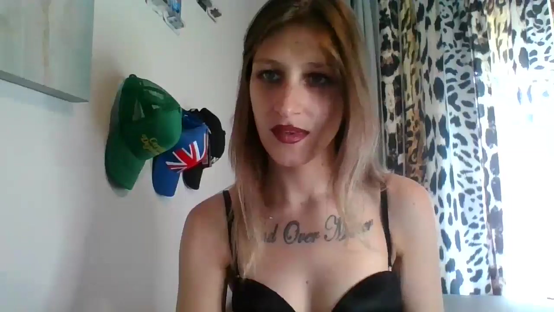 Gallery image thumbnail from Kezzlovesyou's myfreecams stream on, 12/22/2024, 19:48 image 11 of 20