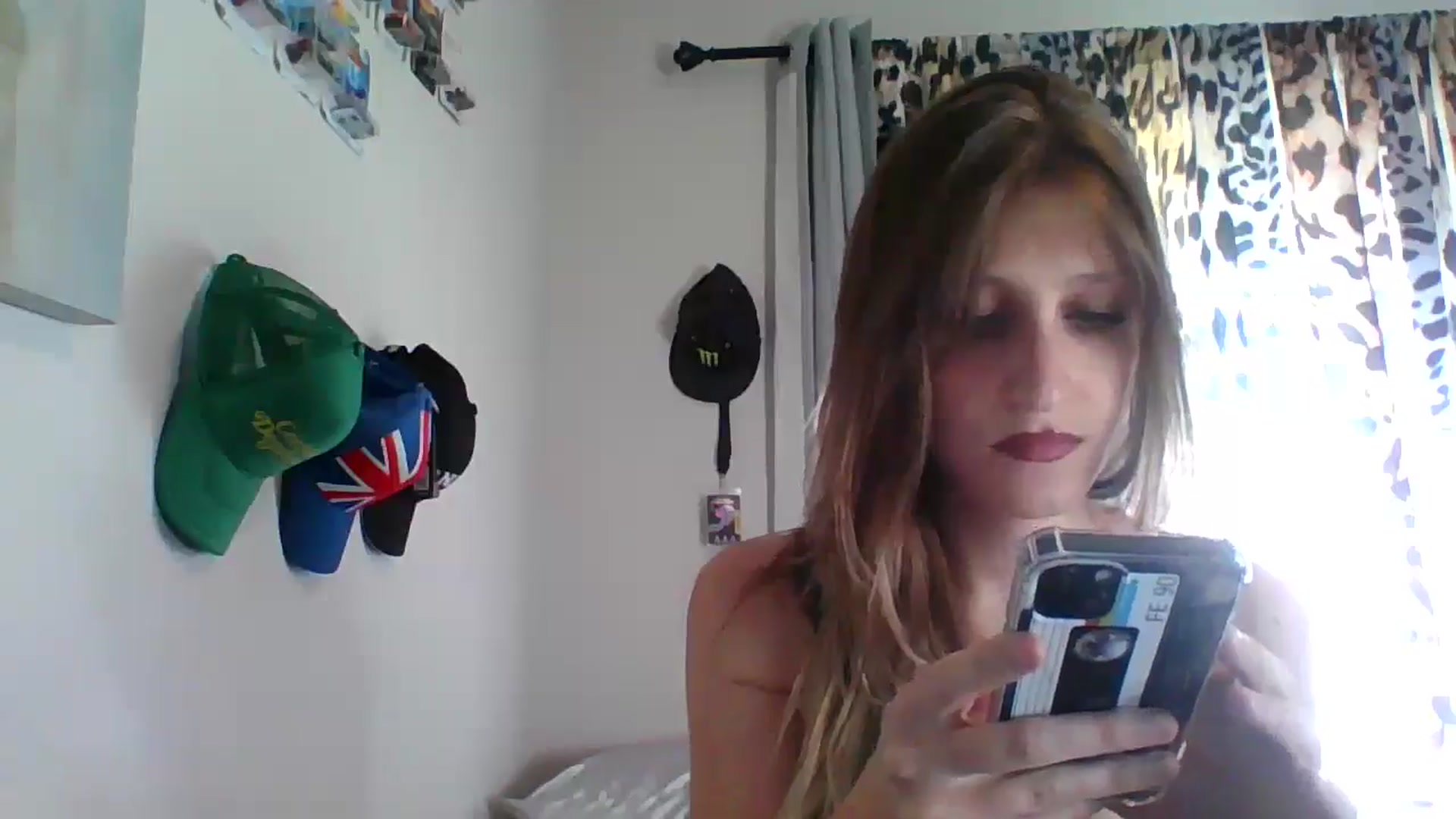 Gallery image thumbnail from Kezzlovesyou's myfreecams stream on, 12/22/2024, 19:48 image 16 of 20