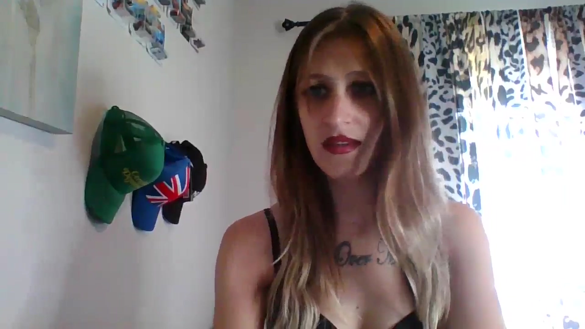 Gallery image thumbnail from Kezzlovesyou's myfreecams stream on, 12/22/2024, 19:48 image 8 of 20