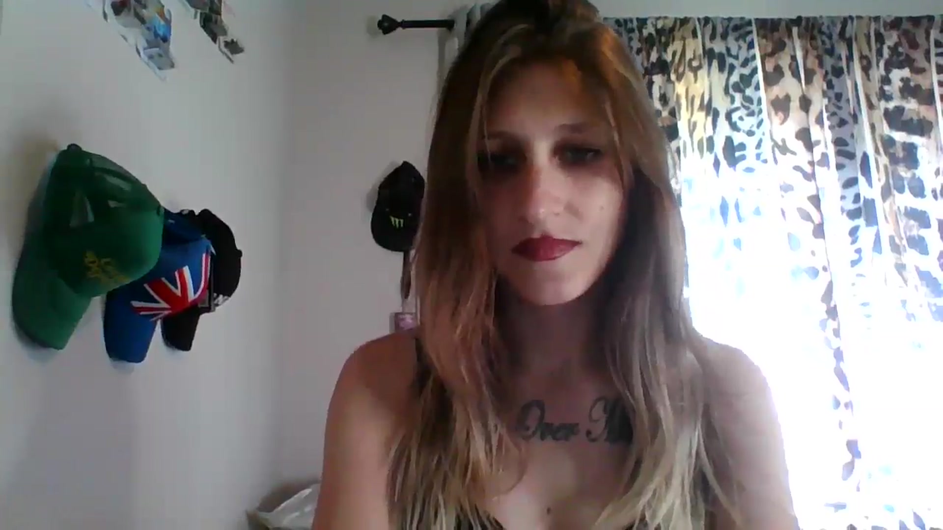 Gallery image thumbnail from Kezzlovesyou's myfreecams stream on, 12/22/2024, 19:48 image 18 of 20