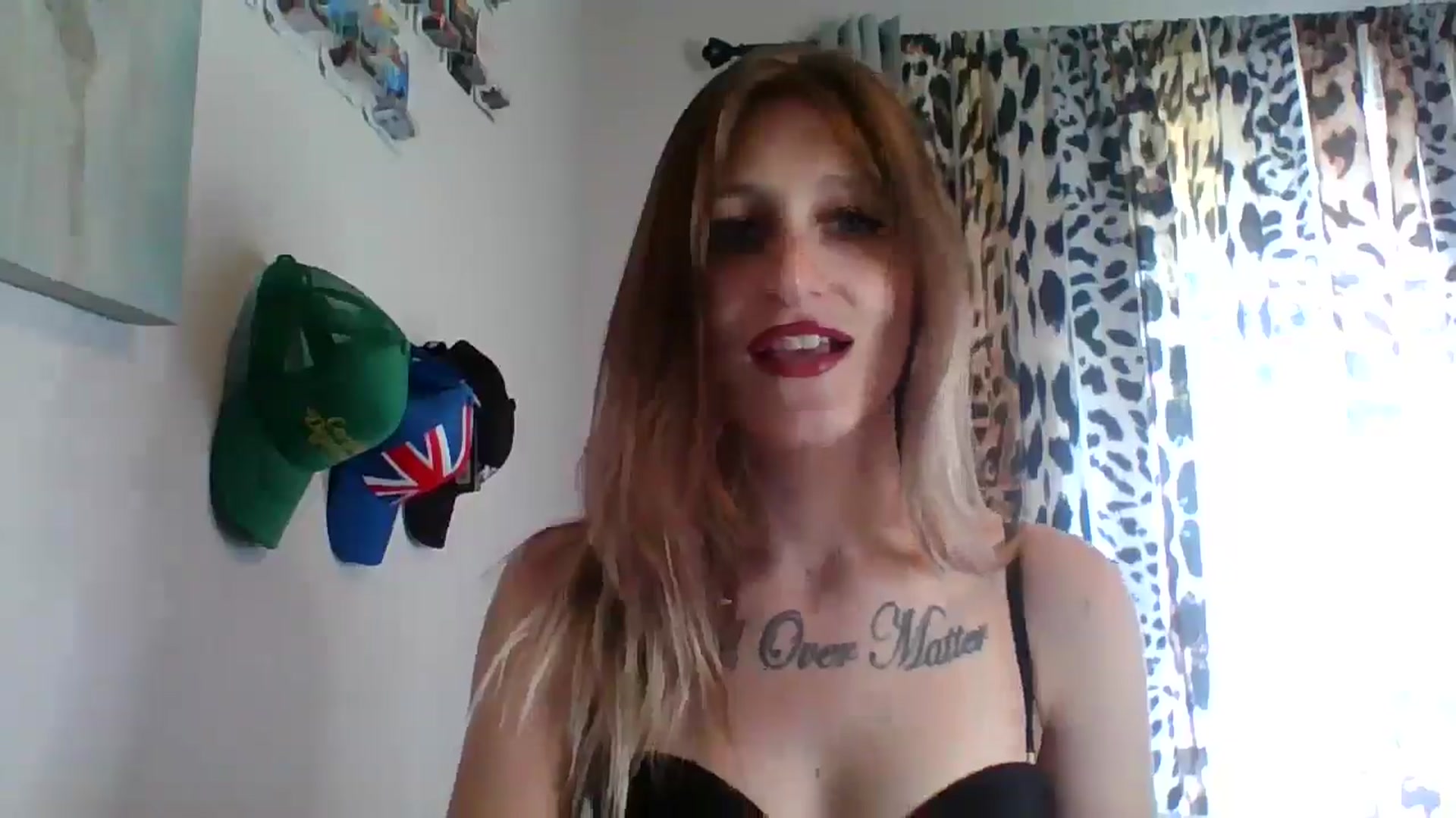 Gallery image thumbnail from Kezzlovesyou's myfreecams stream on, 12/22/2024, 19:48 image 7 of 20