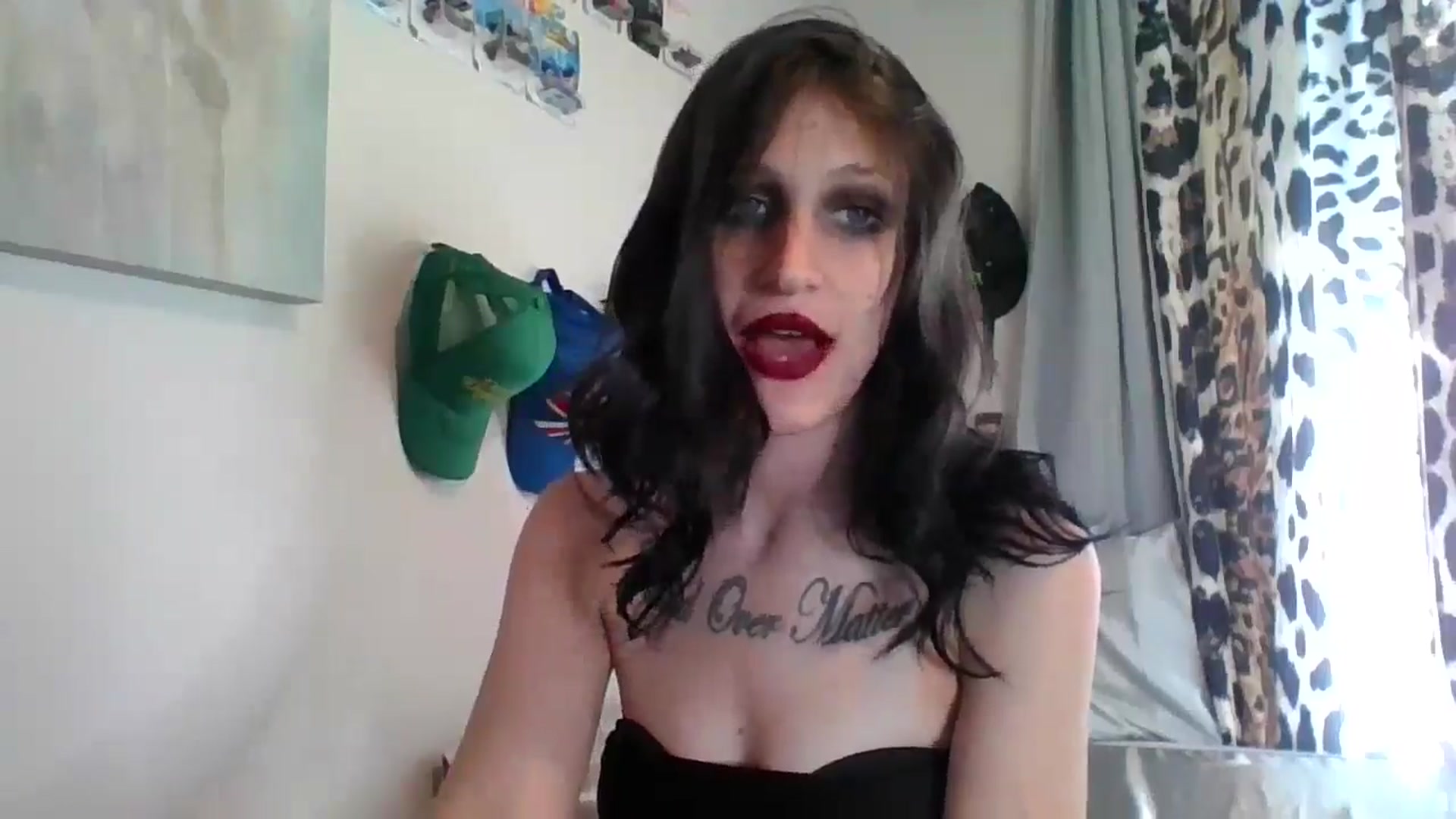 Gallery image thumbnail from Kezzlovesyou's myfreecams stream on, 01/19/2025, 19:19 image 4 of 20