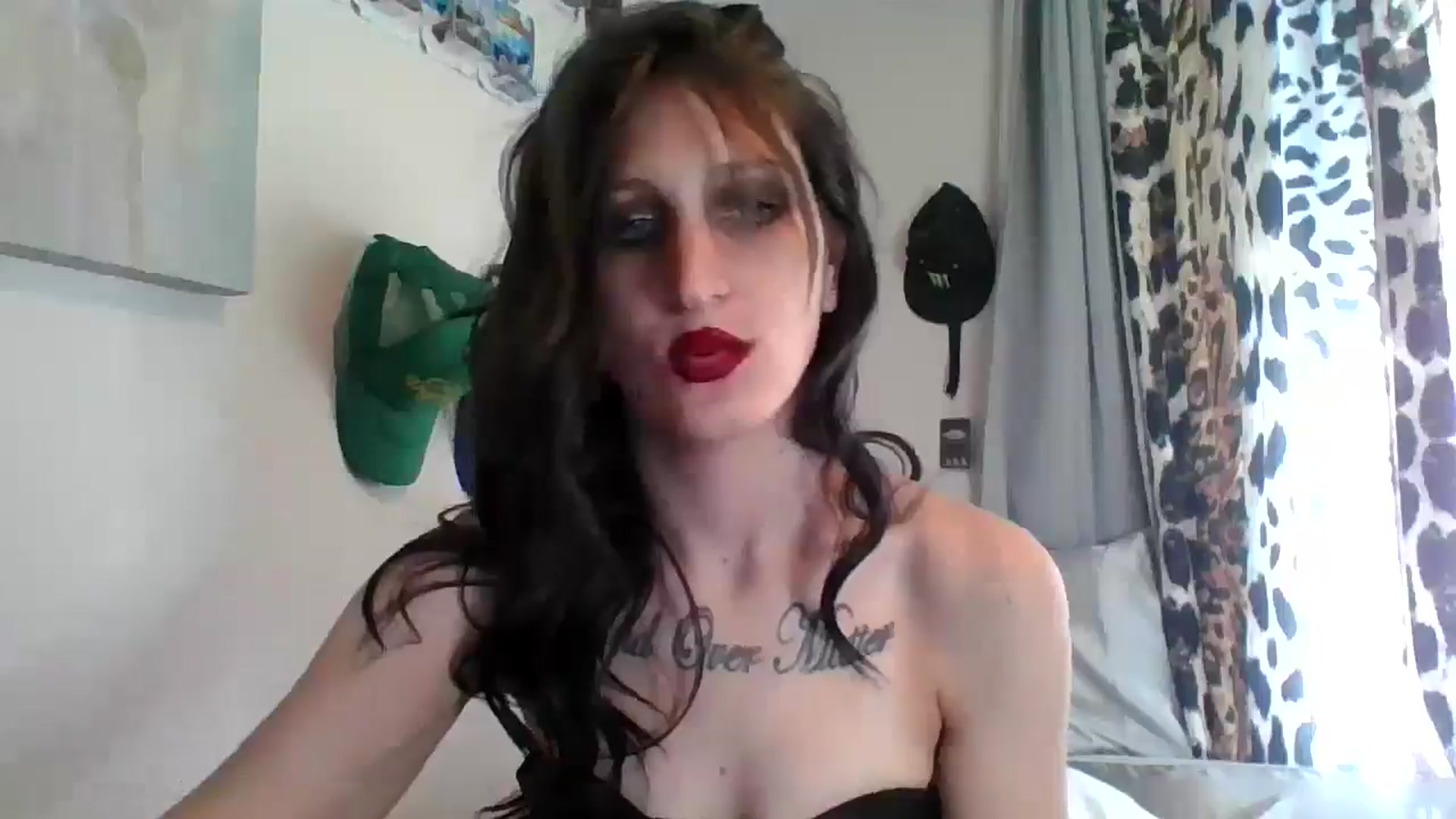 Gallery image thumbnail from Kezzlovesyou's myfreecams stream on, 01/19/2025, 19:19 image 8 of 20