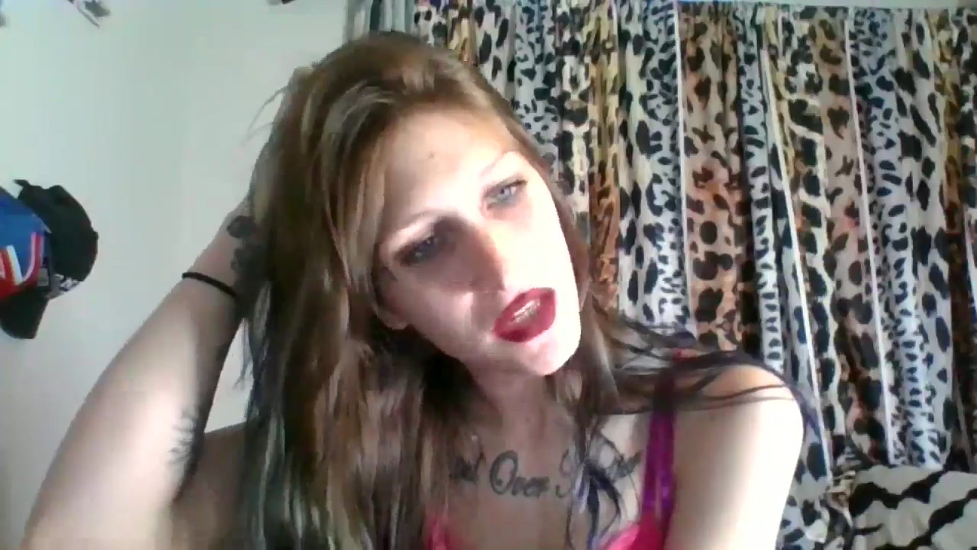 Gallery image thumbnail from Kezzlovesyou's myfreecams stream on, 02/05/2025, 08:17 image 15 of 20
