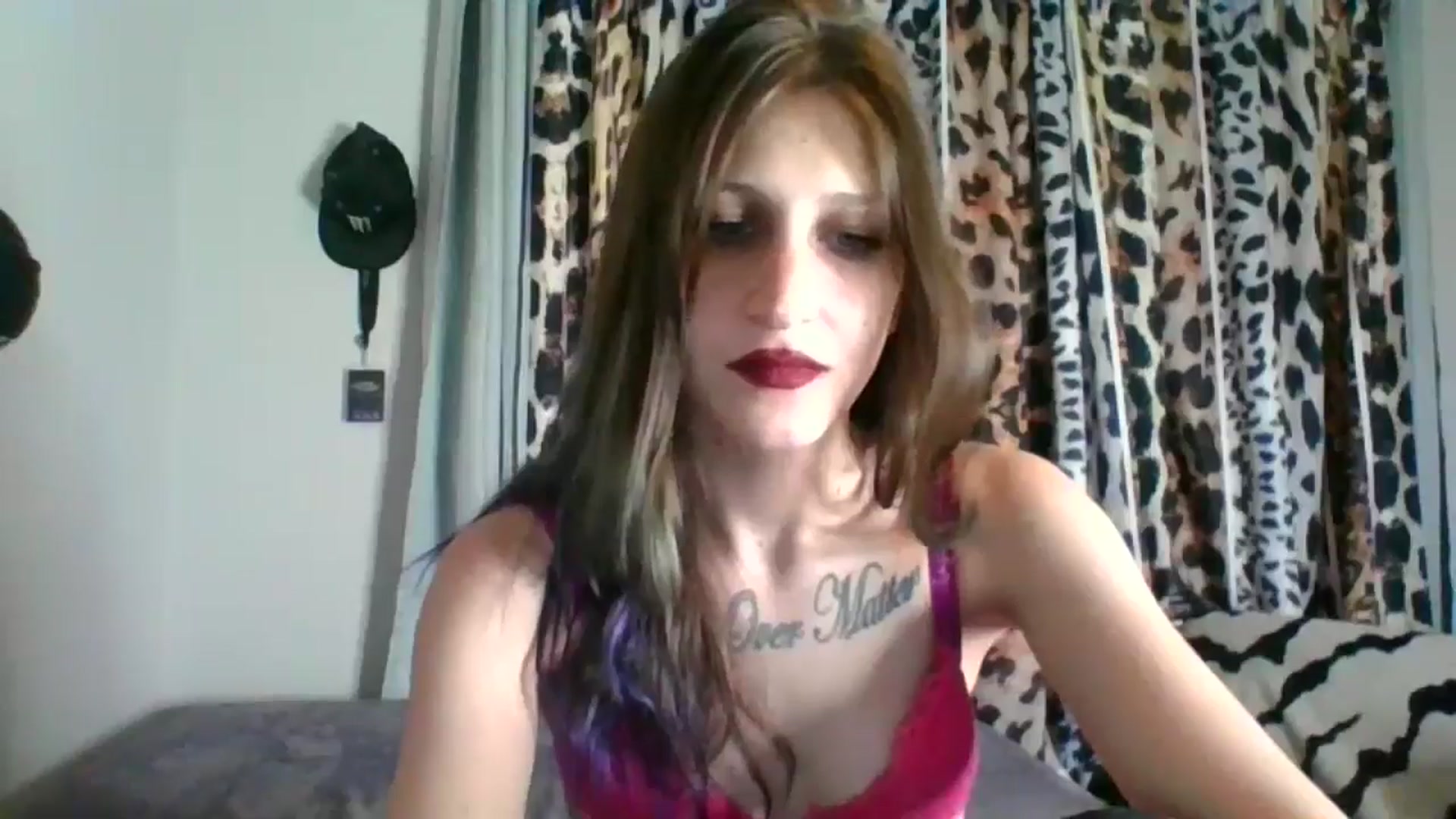 Gallery image thumbnail from Kezzlovesyou's myfreecams stream on, 02/05/2025, 08:17 image 17 of 20
