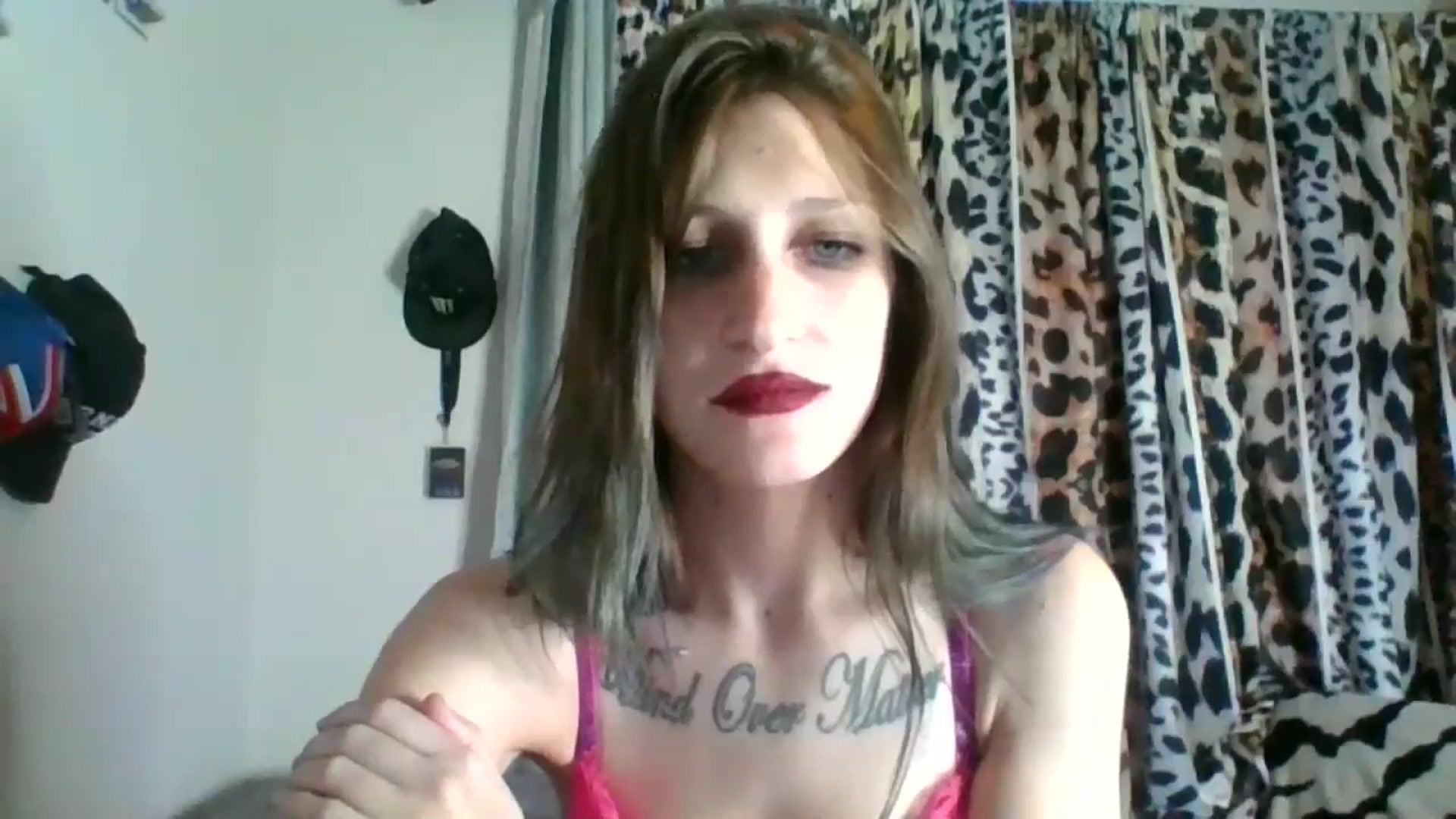 Gallery image thumbnail from Kezzlovesyou's myfreecams stream on, 02/05/2025, 08:17 image 13 of 20