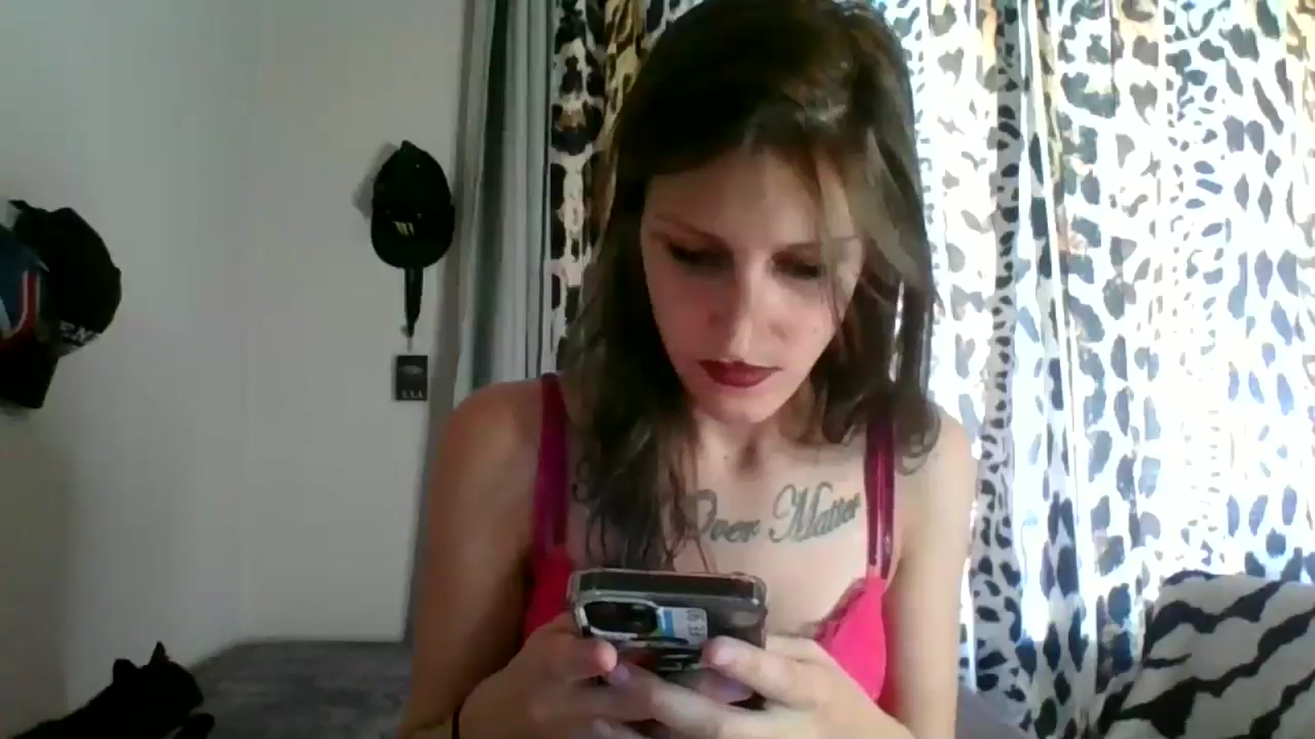Gallery image thumbnail from Kezzlovesyou's myfreecams stream on, 02/05/2025, 21:47 image 16 of 20