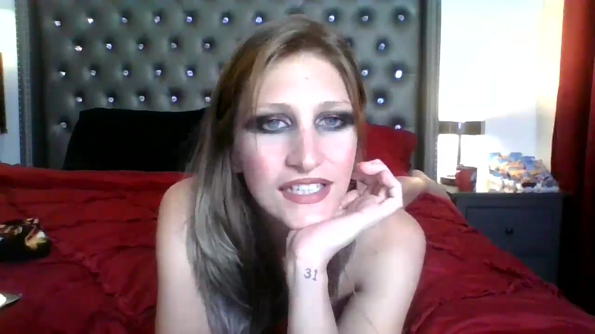 Gallery image thumbnail from Kezzlovesyou's myfreecams stream on, 03/02/2025, 04:28 image 7 of 20