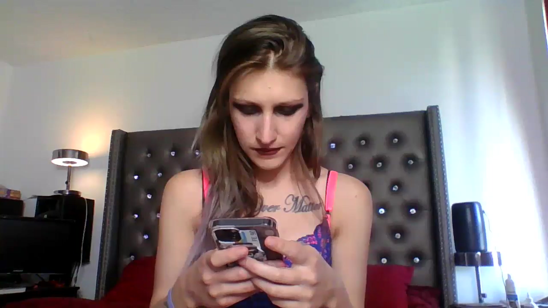 Gallery image thumbnail from Kezzlovesyou's myfreecams stream on, 03/10/2025, 18:14 image 6 of 20