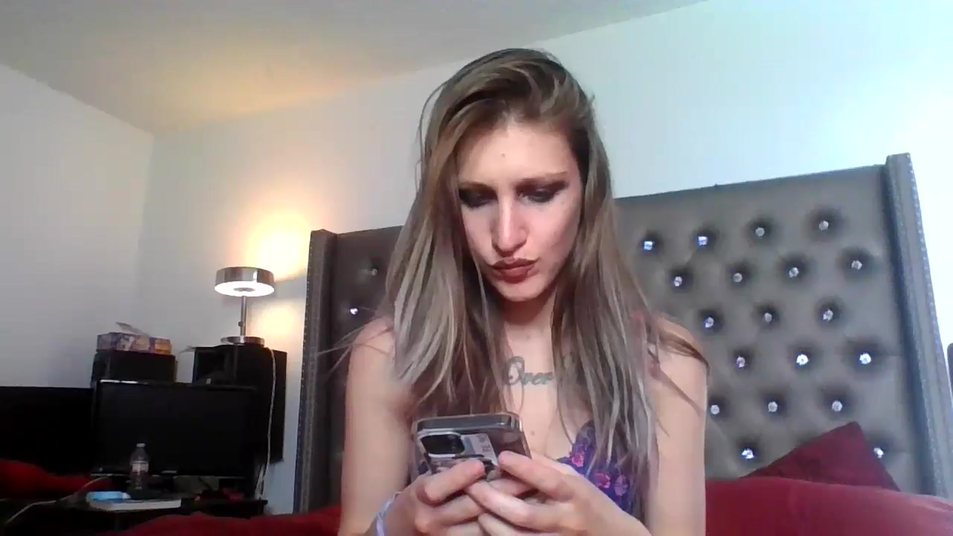 Gallery image thumbnail from Kezzlovesyou's myfreecams stream on, 03/10/2025, 23:09 image 9 of 20