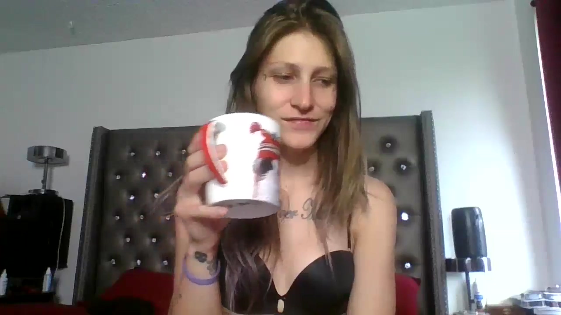 Gallery image thumbnail from Kezzlovesyou's myfreecams stream on, 03/11/2025, 20:25 image 16 of 20