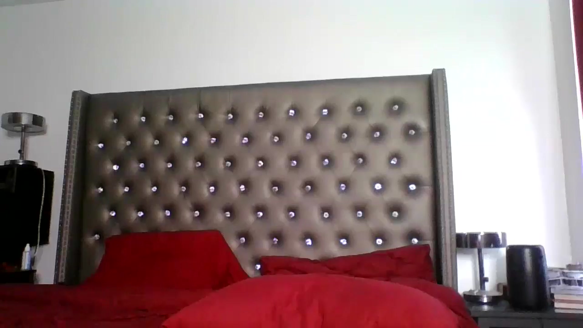 Gallery image thumbnail from Kezzlovesyou's myfreecams stream on, 03/18/2025, 24:28 image 15 of 20