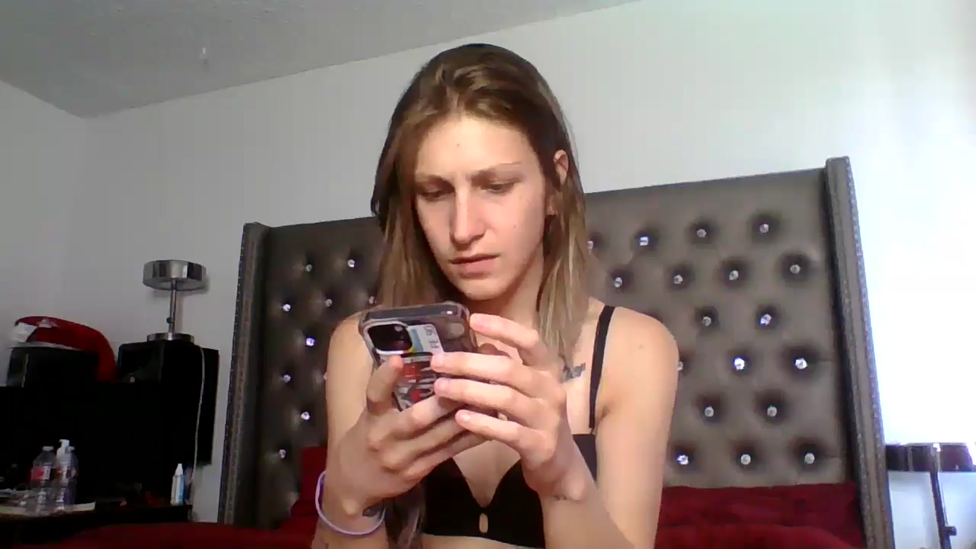 Gallery image thumbnail from Kezzlovesyou's myfreecams stream on, 03/18/2025, 18:59 image 4 of 20
