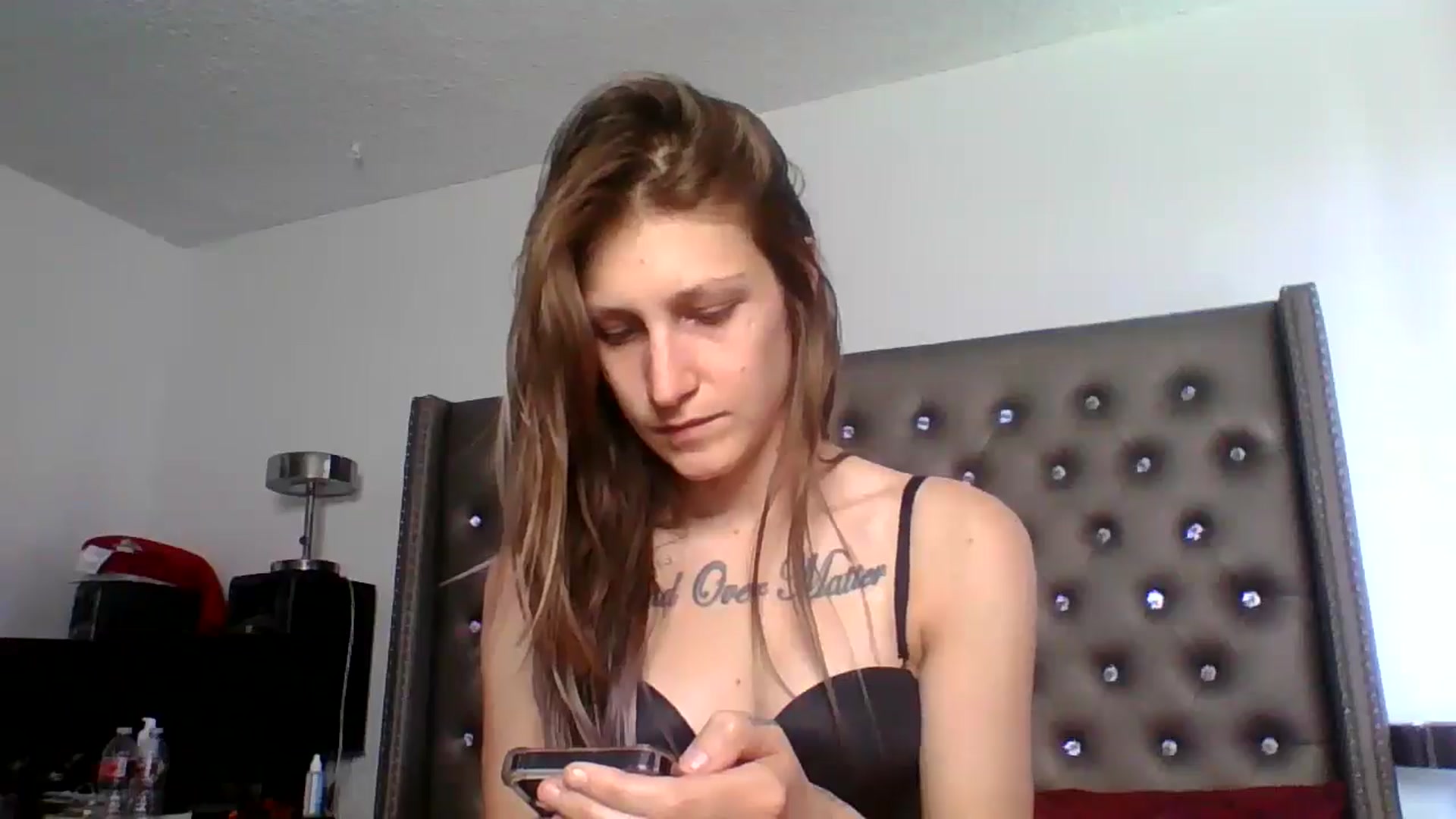 Gallery image thumbnail from Kezzlovesyou's myfreecams stream on, 03/18/2025, 18:59 image 15 of 20