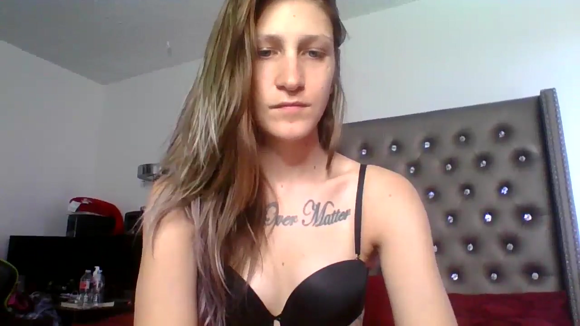 Gallery image thumbnail from Kezzlovesyou's myfreecams stream on, 03/18/2025, 20:35 image 3 of 20