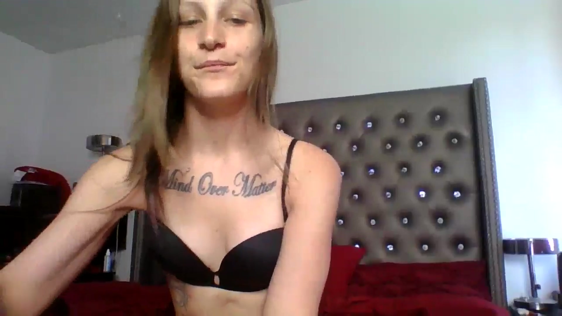 Gallery image thumbnail from Kezzlovesyou's myfreecams stream on, 03/18/2025, 20:35 image 6 of 20