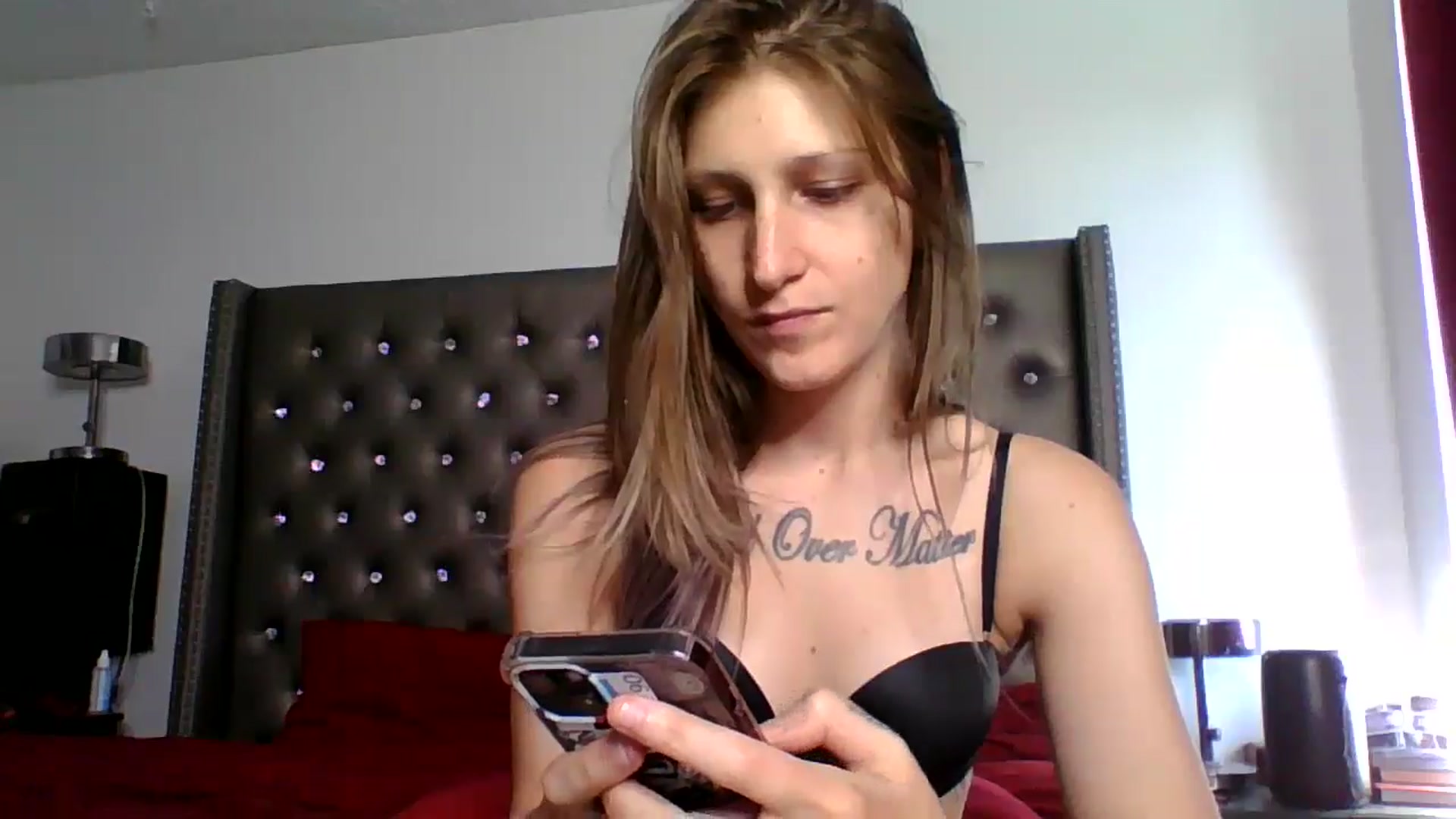 Gallery image thumbnail from Kezzlovesyou's myfreecams stream on, 03/18/2025, 23:19 image 14 of 20