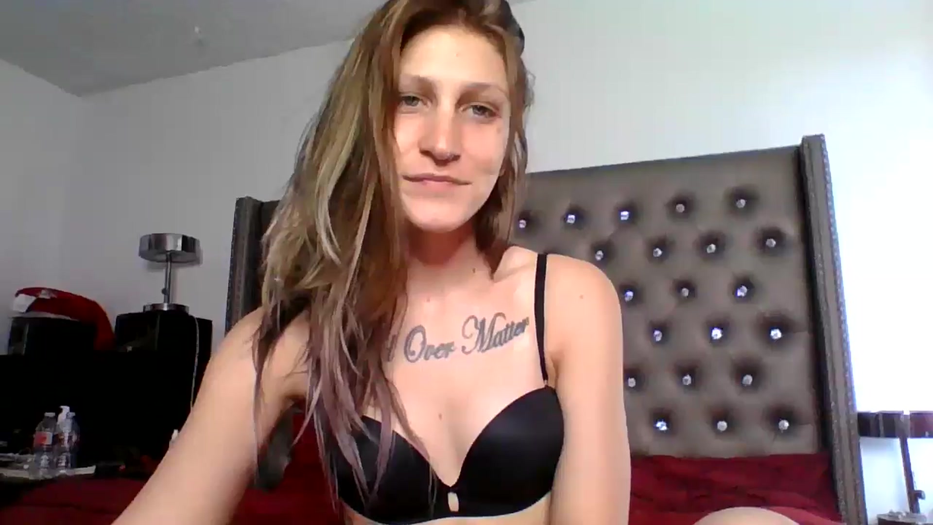 Gallery image thumbnail from Kezzlovesyou's myfreecams stream on, 03/18/2025, 23:19 image 4 of 20
