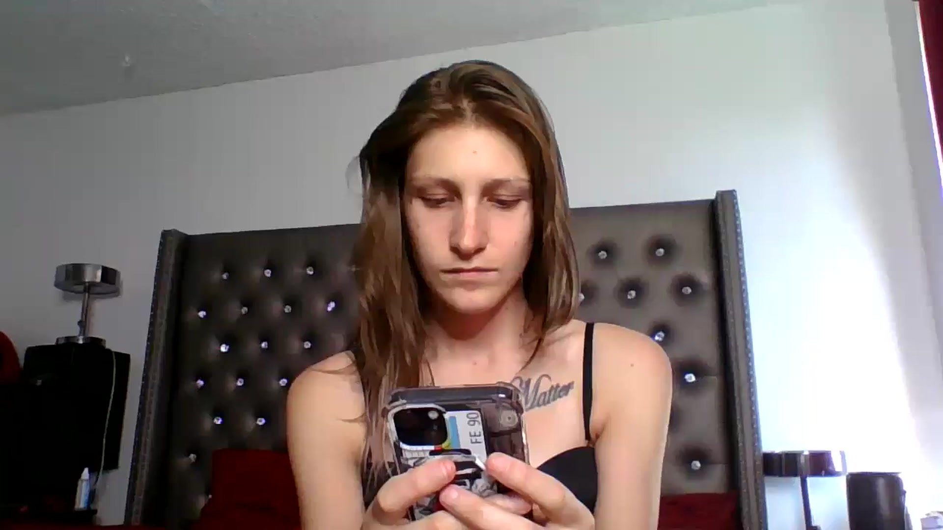 Gallery image thumbnail from Kezzlovesyou's myfreecams stream on, 03/18/2025, 23:19 image 19 of 20