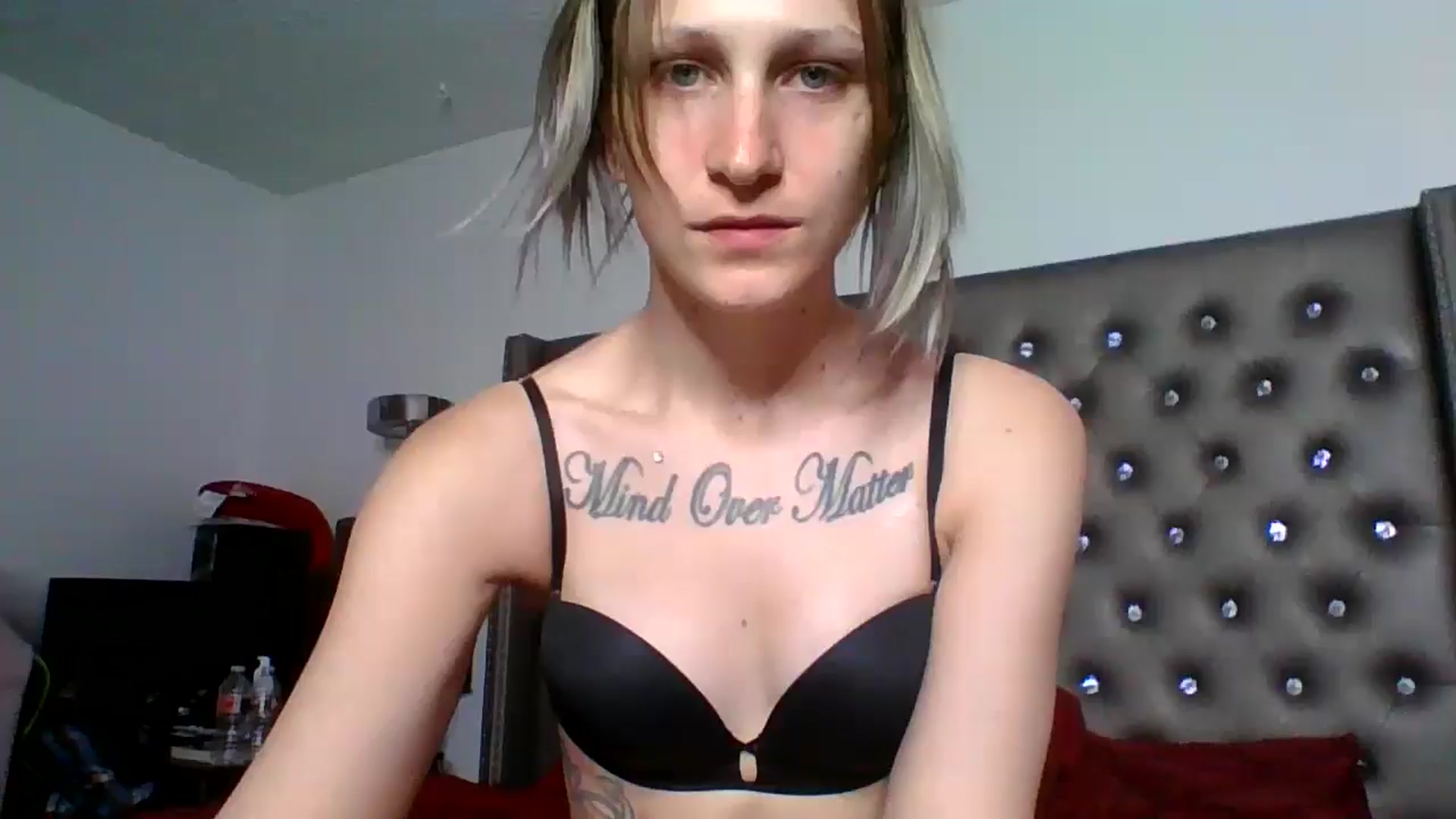 Gallery image thumbnail from Kezzlovesyou's myfreecams stream on, 03/19/2025, 05:52 image 6 of 20