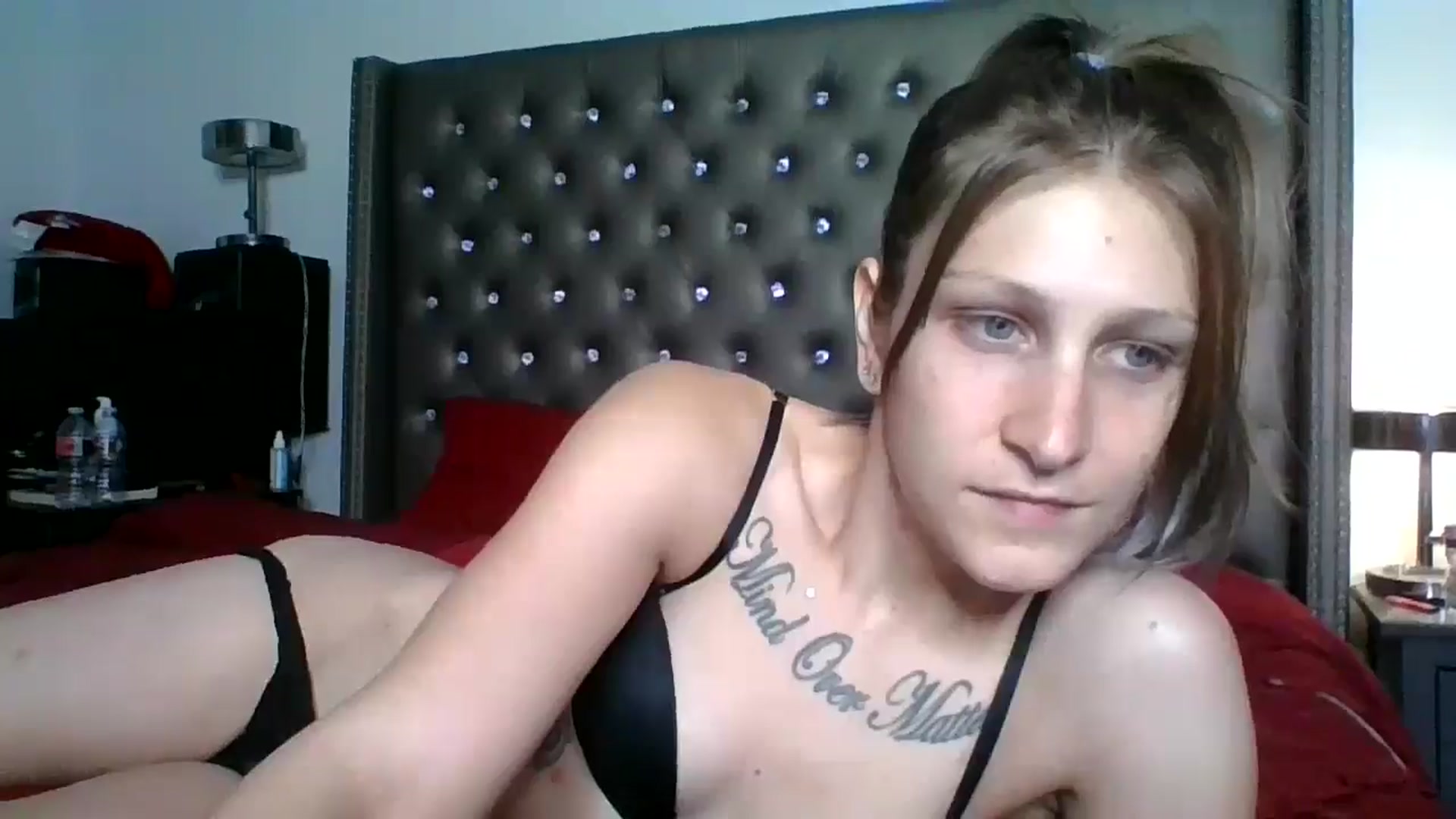 Gallery image thumbnail from Kezzlovesyou's myfreecams stream on, 03/19/2025, 05:52 image 18 of 20