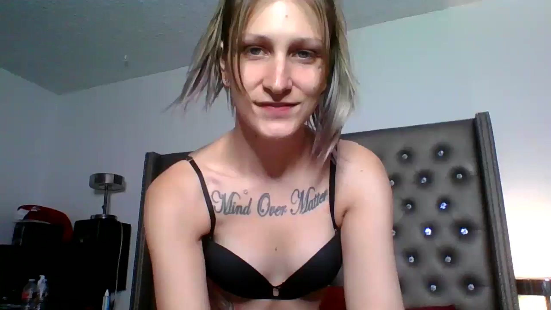 Gallery image thumbnail from Kezzlovesyou's myfreecams stream on, 03/19/2025, 05:52 image 5 of 20