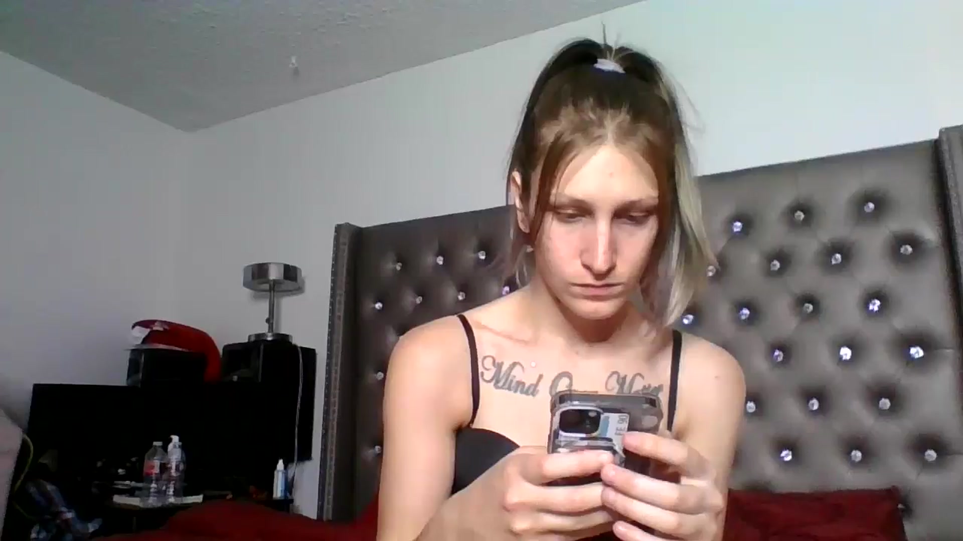 Gallery image thumbnail from Kezzlovesyou's myfreecams stream on, 03/19/2025, 05:52 image 7 of 20