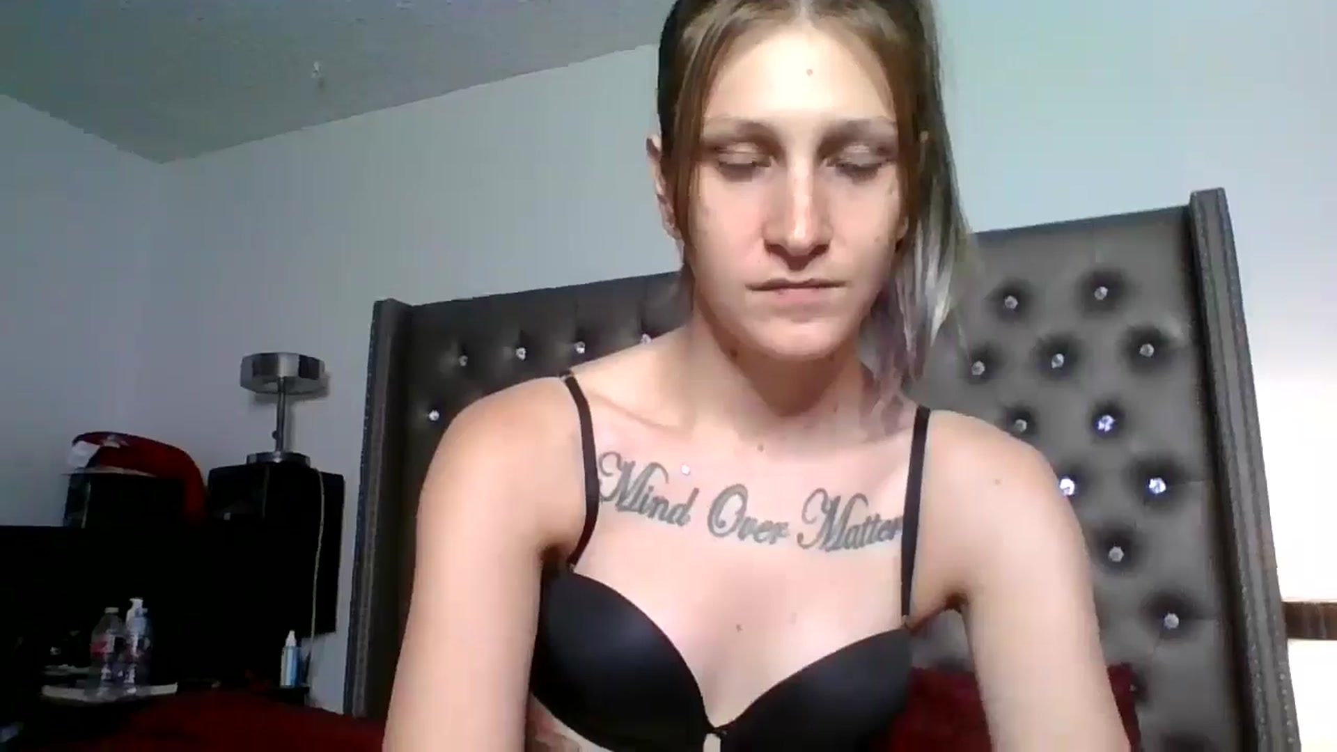 Gallery image thumbnail from Kezzlovesyou's myfreecams stream on, 03/19/2025, 05:52 image 11 of 20