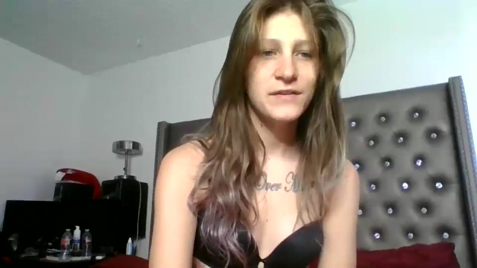 Gallery image thumbnail from Kezzlovesyou's myfreecams stream on, 03/19/2025, 17:36 image 2 of 20