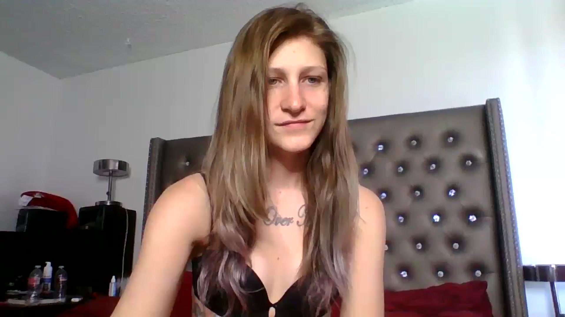 Gallery image thumbnail from Kezzlovesyou's myfreecams stream on, 03/19/2025, 17:36 image 16 of 20