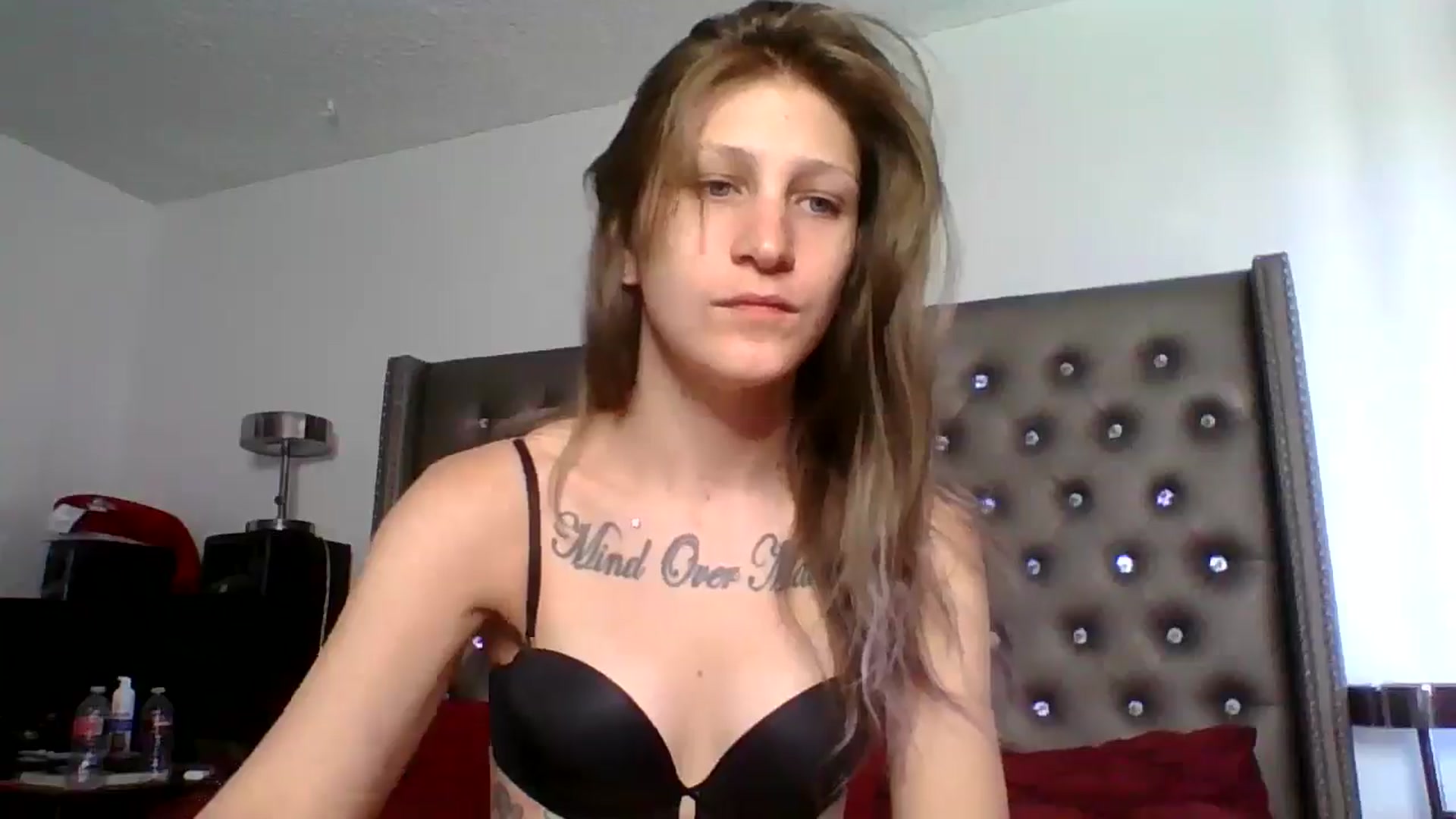 Gallery image thumbnail from Kezzlovesyou's myfreecams stream on, 03/19/2025, 17:36 image 13 of 20