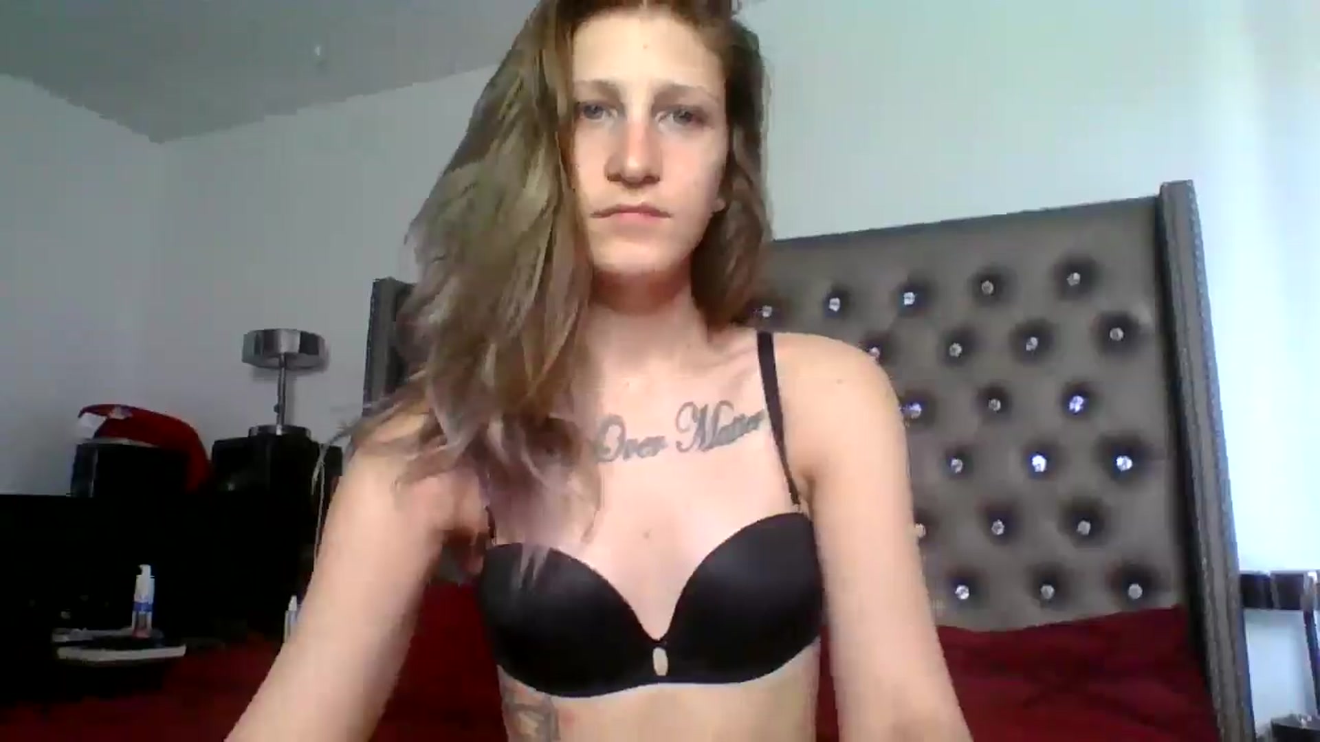 Gallery image thumbnail from Kezzlovesyou's myfreecams stream on, 03/20/2025, 17:21 image 2 of 20