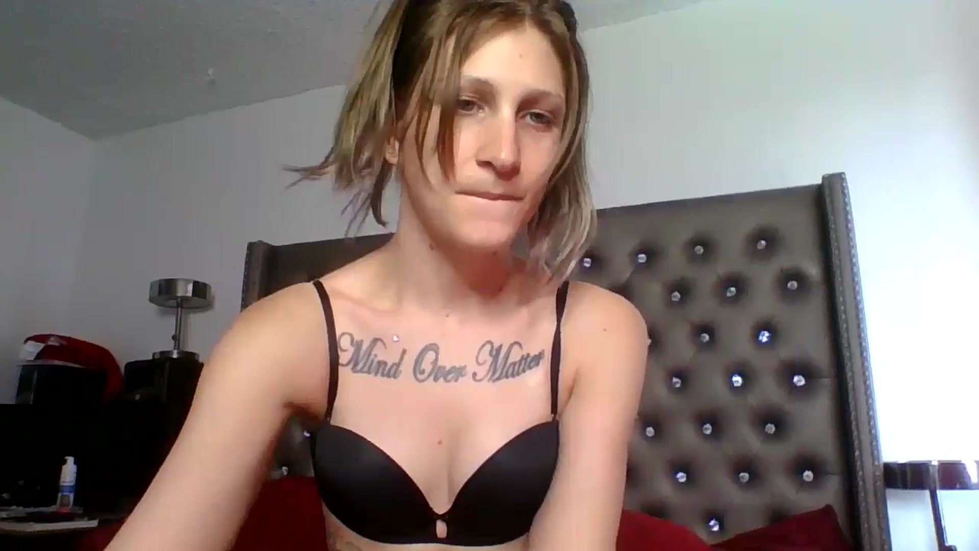 Gallery image thumbnail from Kezzlovesyou's myfreecams stream on, 03/20/2025, 20:13 image 10 of 20