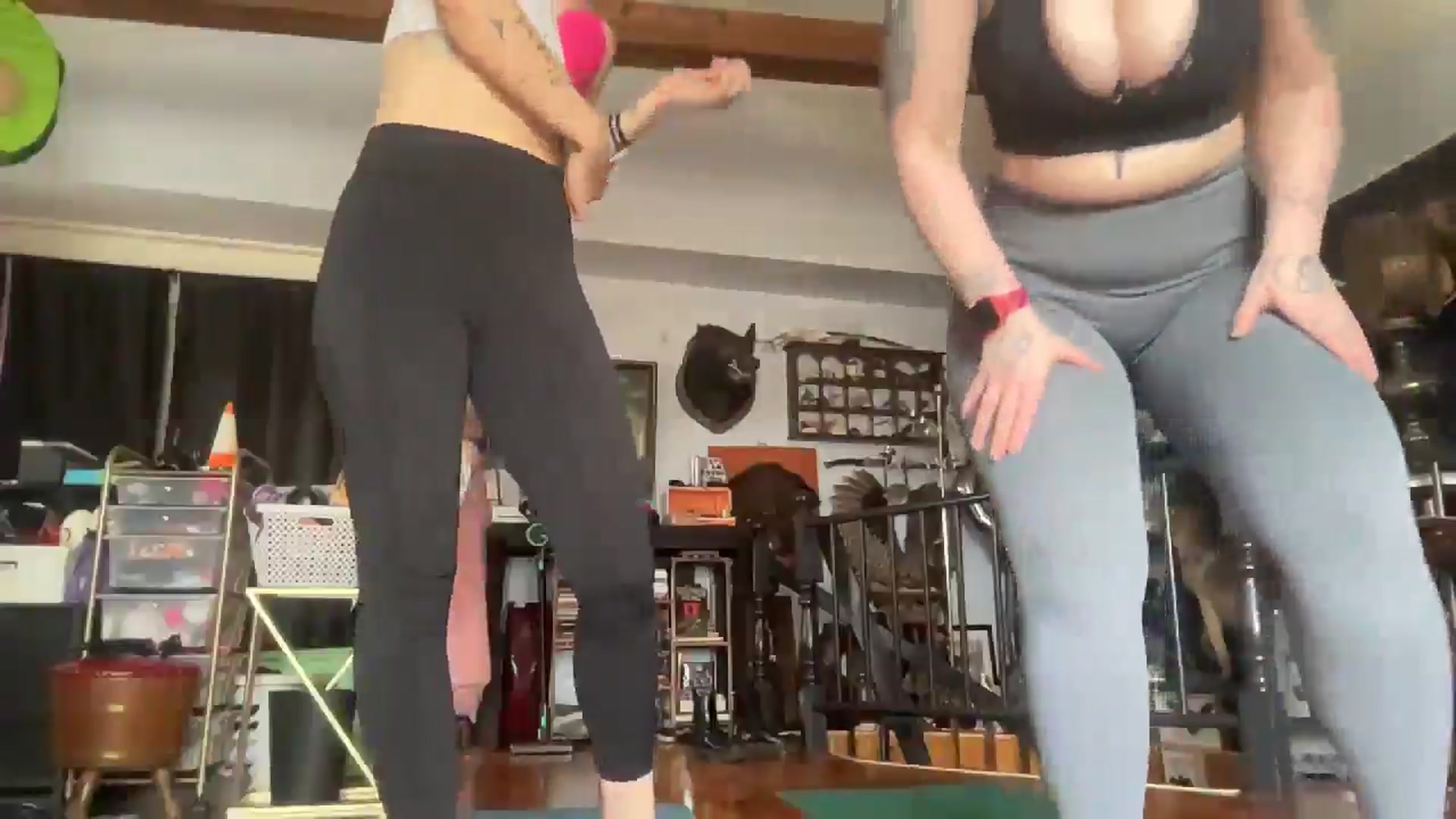 Gallery image thumbnail from Kezzlovesyou's myfreecams stream on, 04/14/2025, 15:01 image 7 of 20