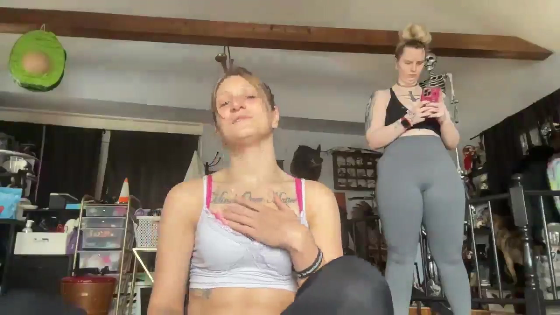 Gallery image thumbnail from Kezzlovesyou's myfreecams stream on, 04/14/2025, 15:01 image 13 of 20