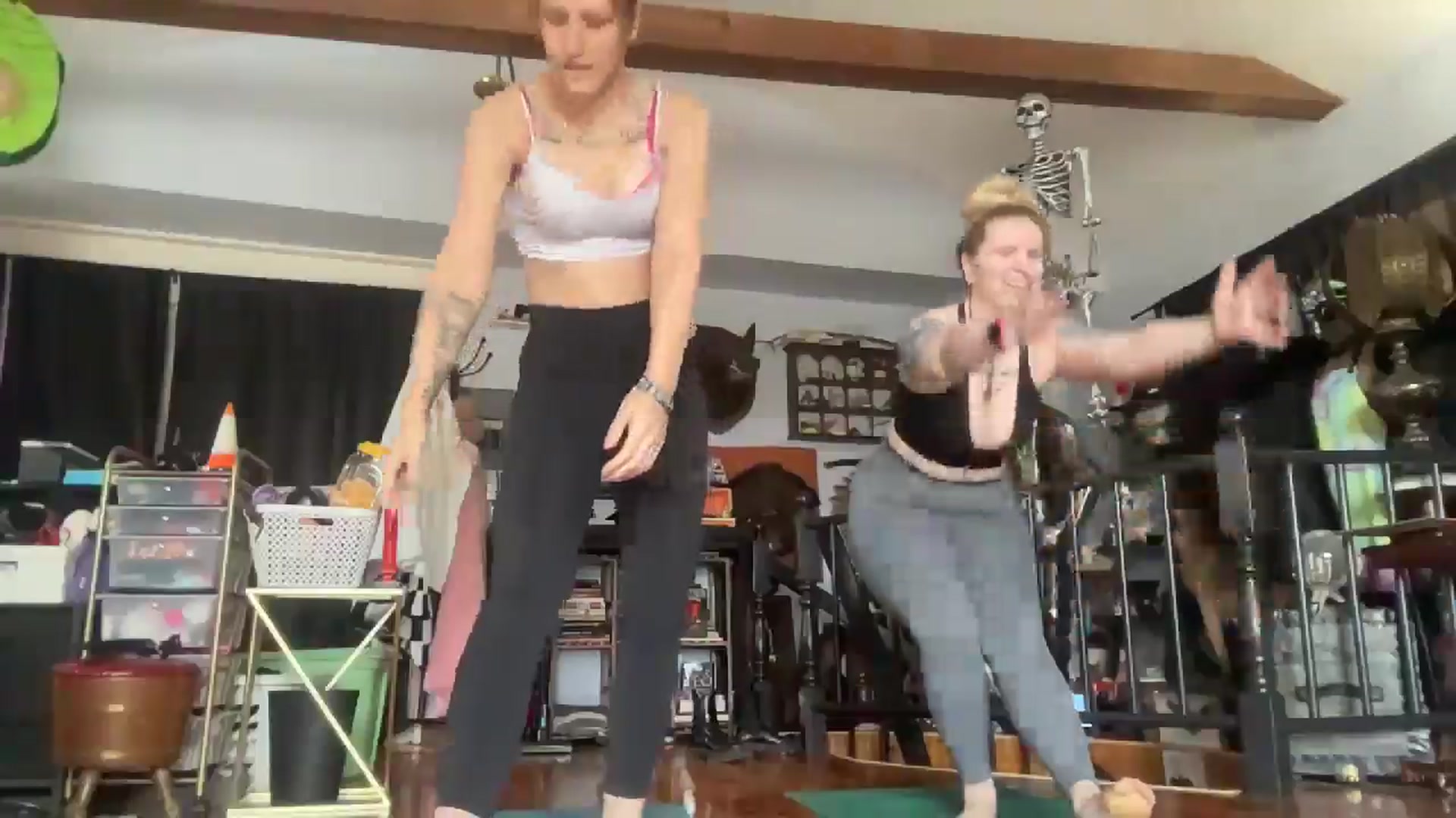 Gallery image thumbnail from Kezzlovesyou's myfreecams stream on, 04/14/2025, 15:01 image 3 of 20